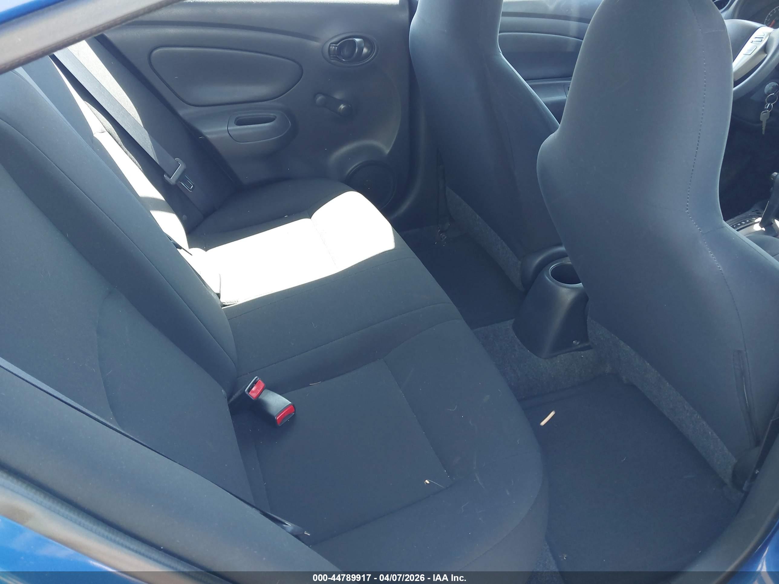 NISSAN VERSA image 8