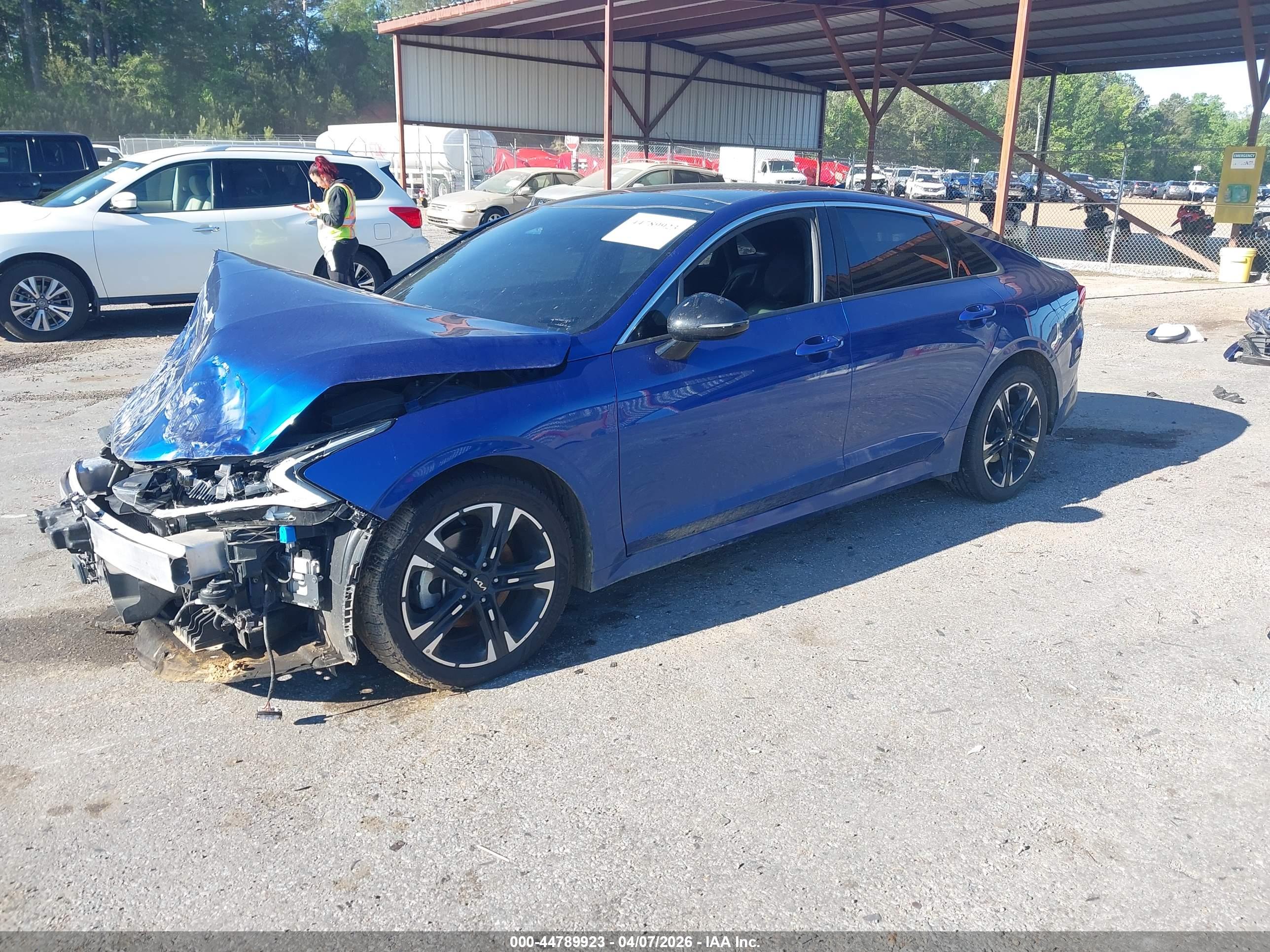 KIA K5 image 2