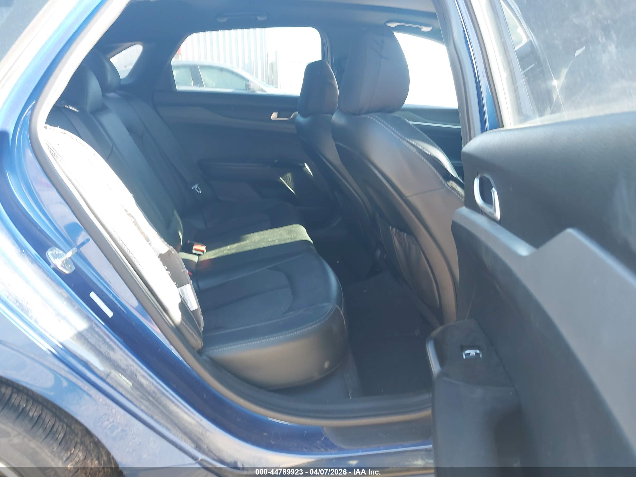 KIA K5 image 8