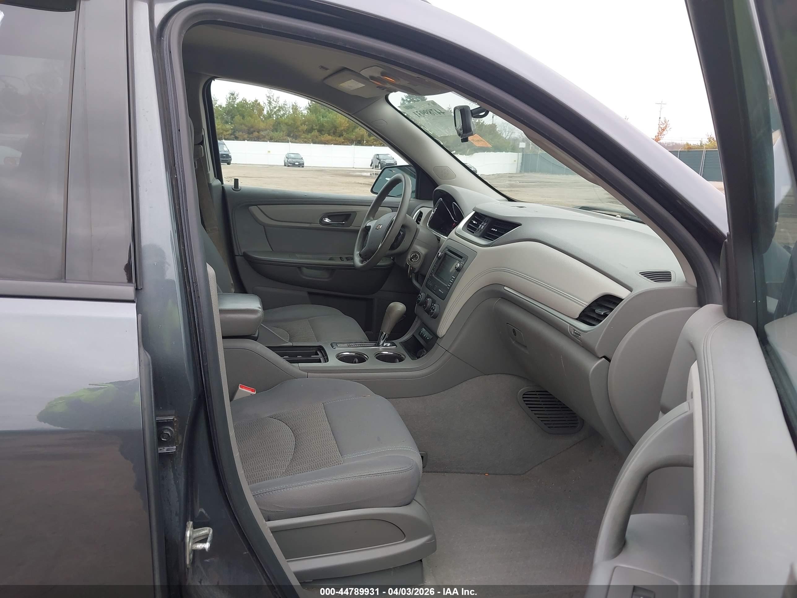 CHEVROLET TRAVERSE image 5