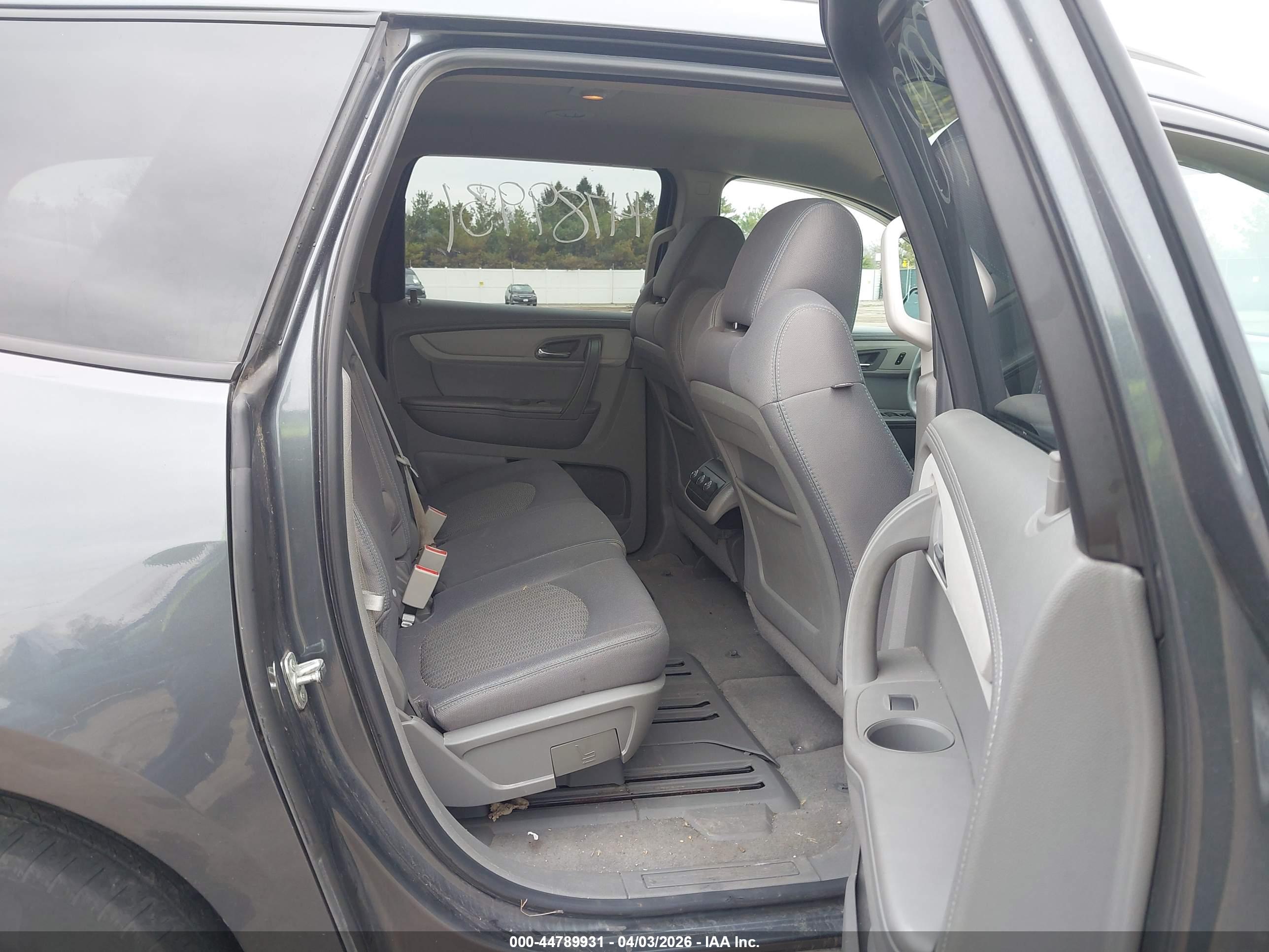 CHEVROLET TRAVERSE image 8