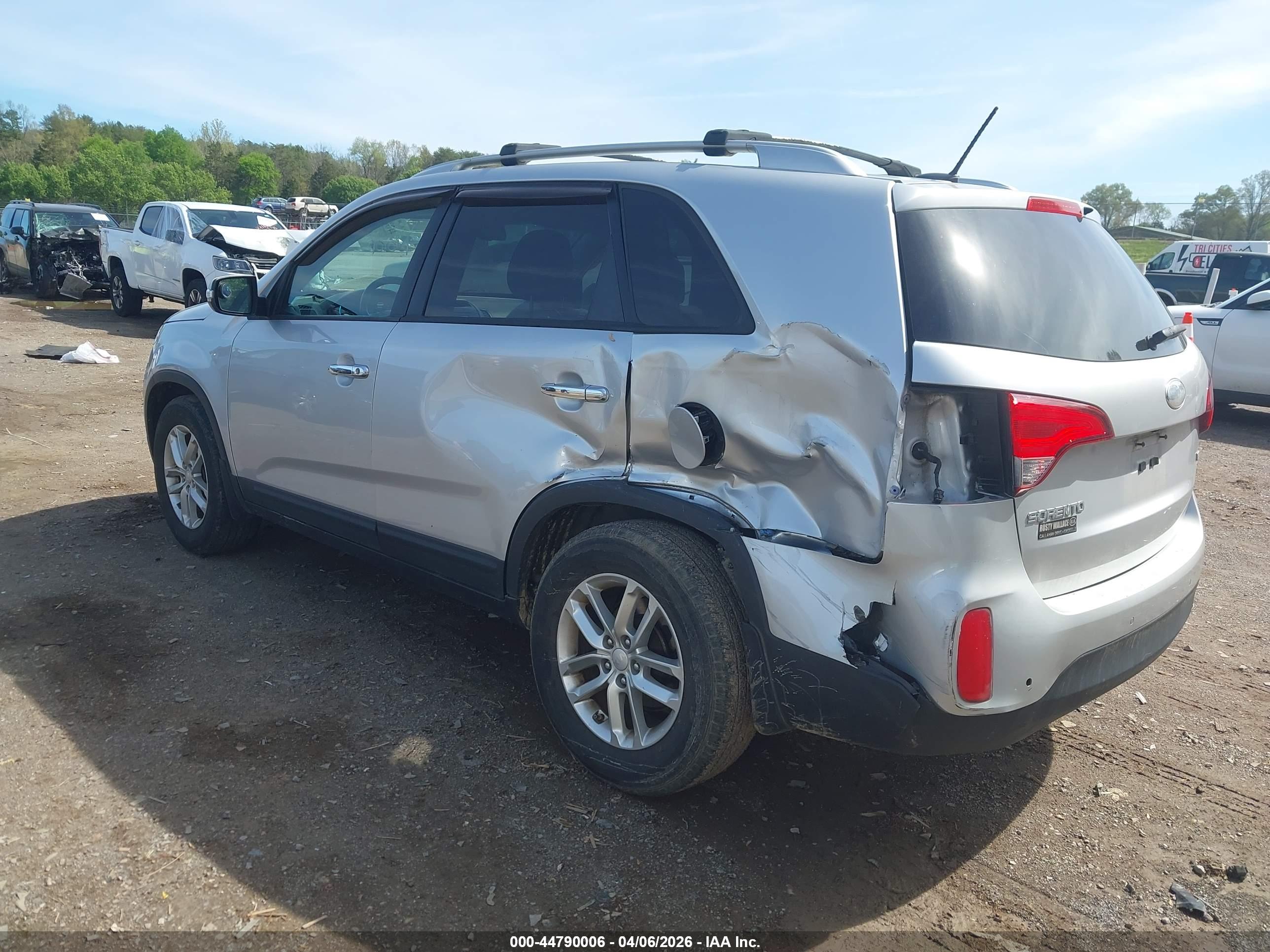 KIA SORENTO image 3