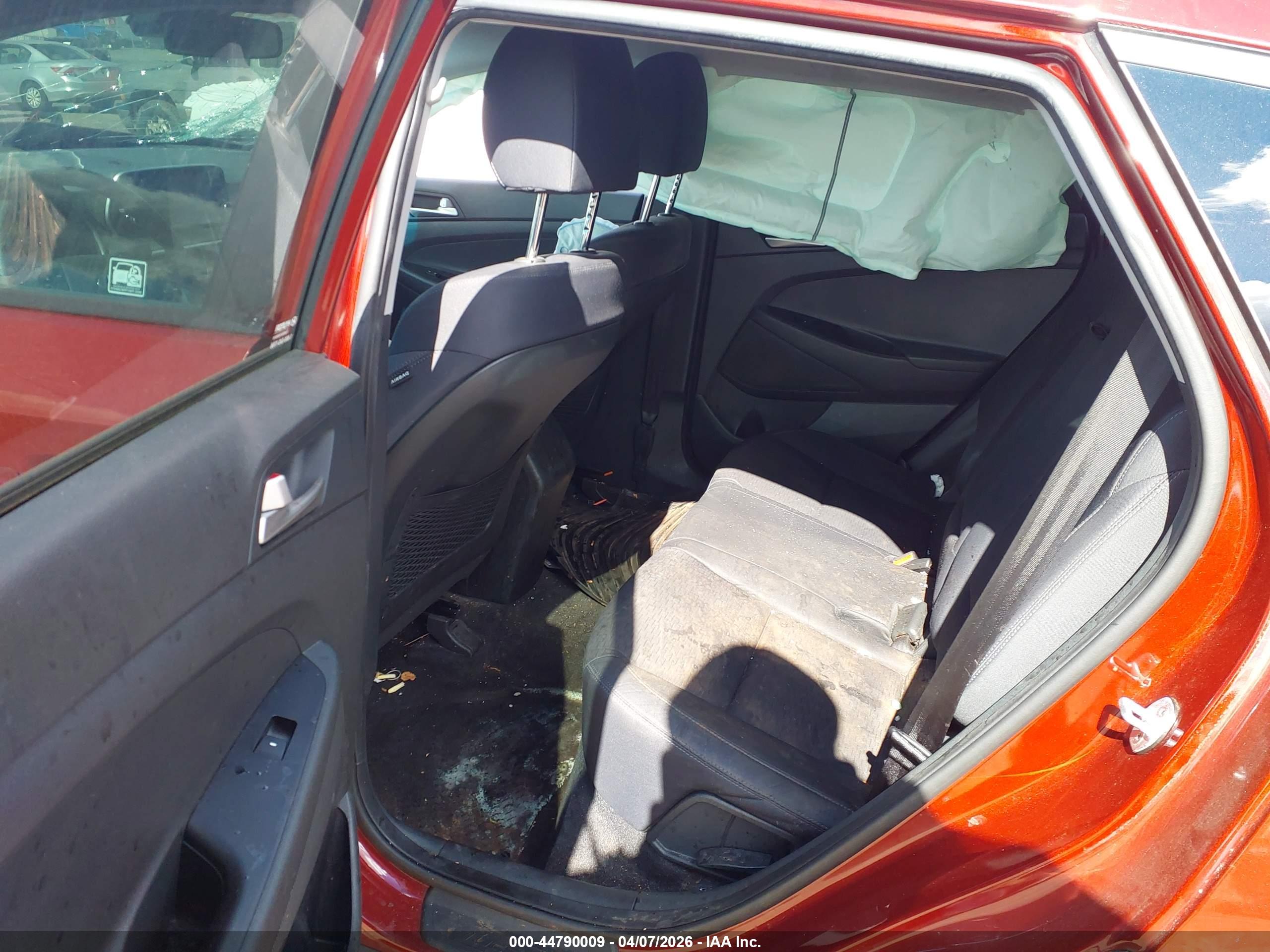 HYUNDAI TUCSON image 8