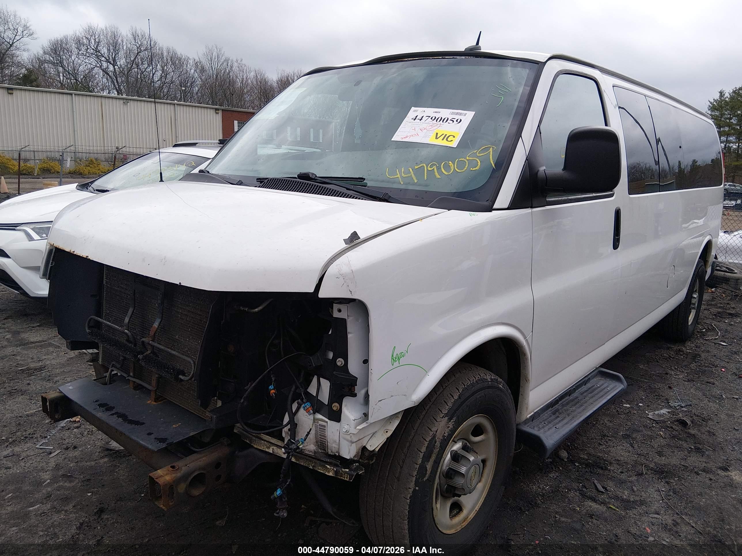 CHEVROLET EXPRESS image 2