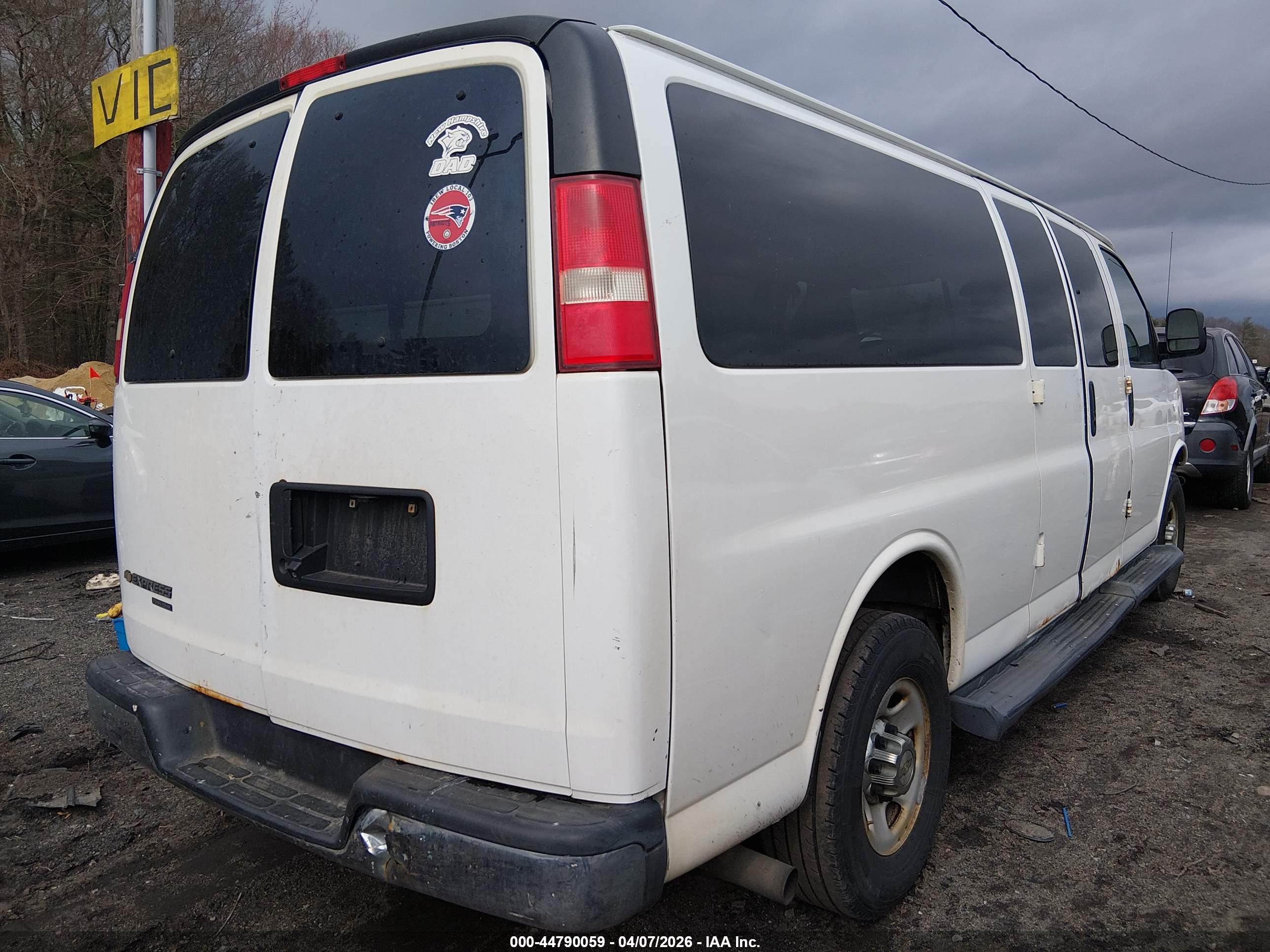 CHEVROLET EXPRESS image 4
