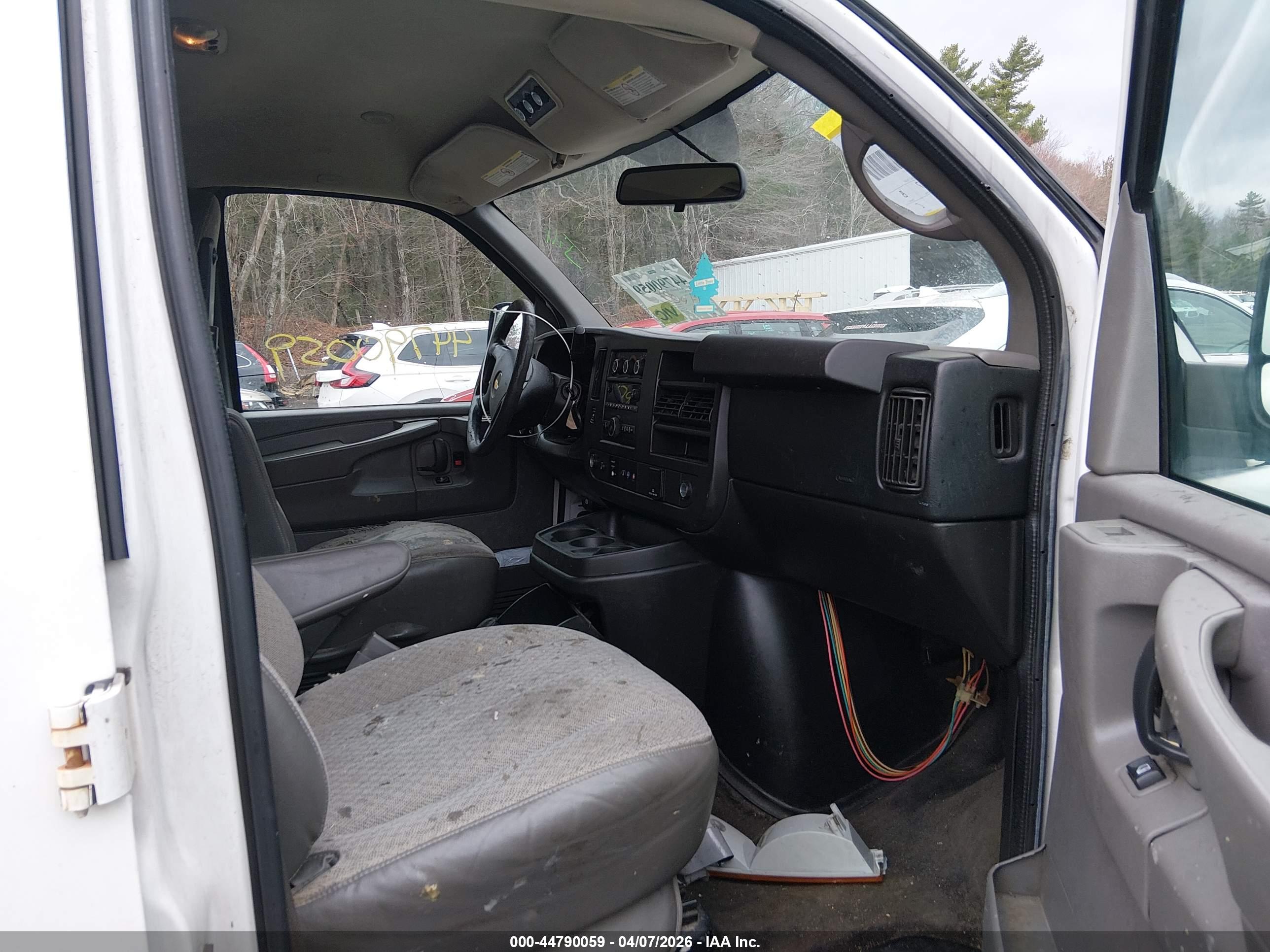 CHEVROLET EXPRESS image 5