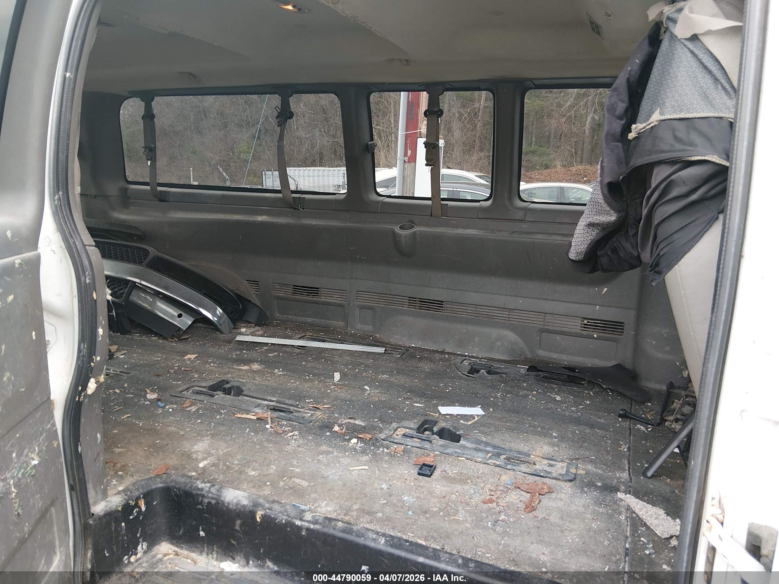 CHEVROLET EXPRESS image 8