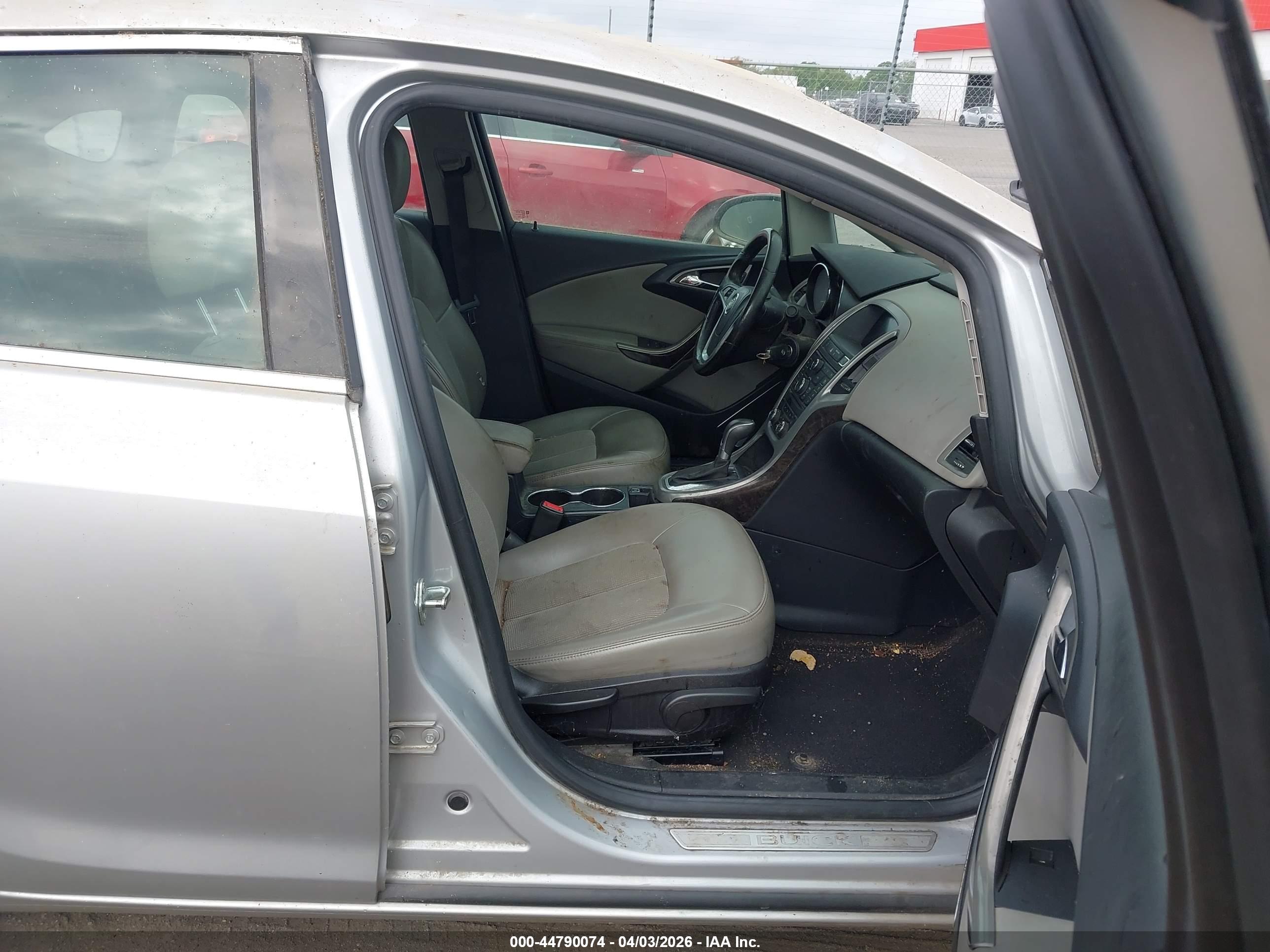 BUICK VERANO image 5