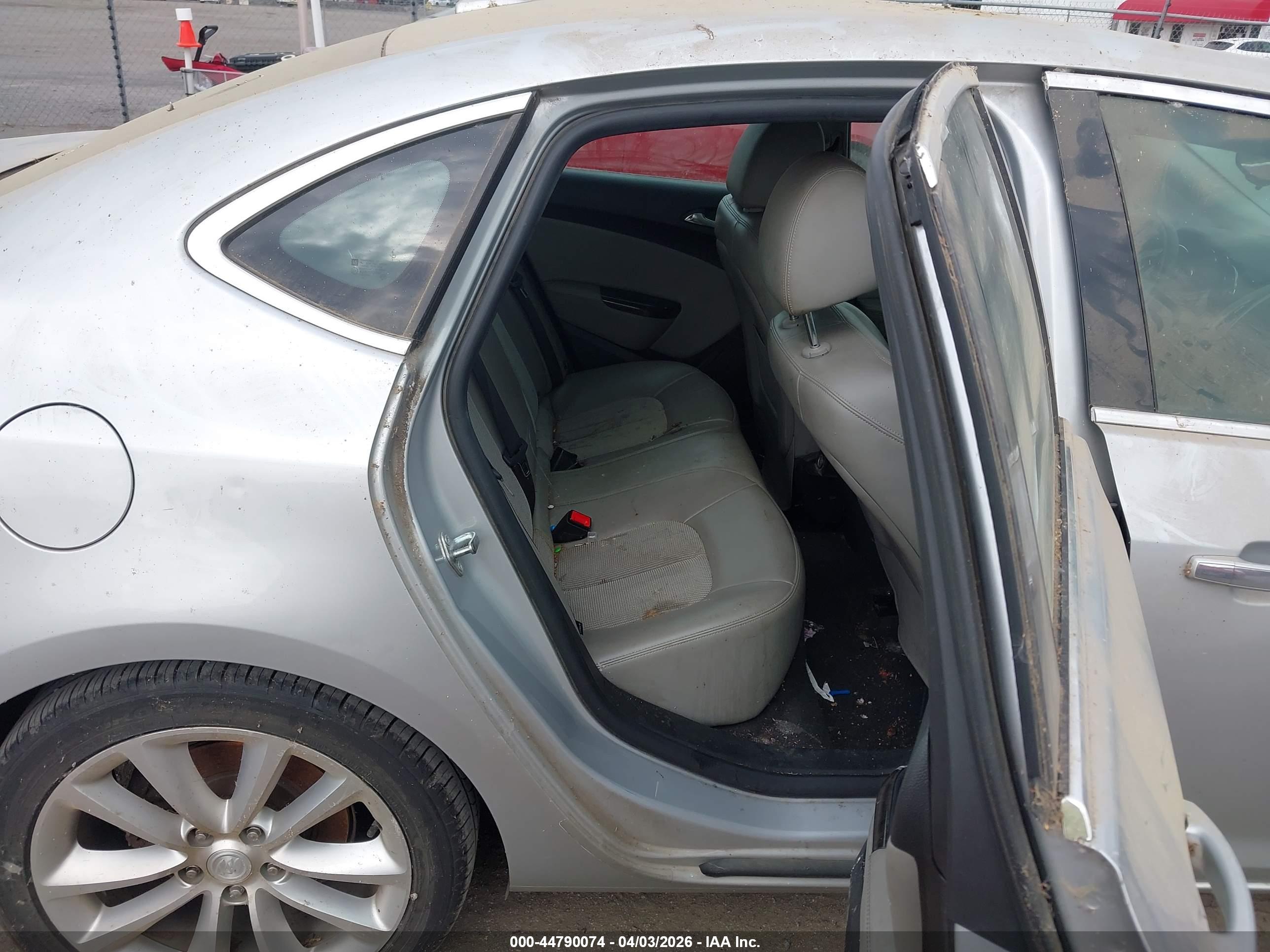 BUICK VERANO image 8