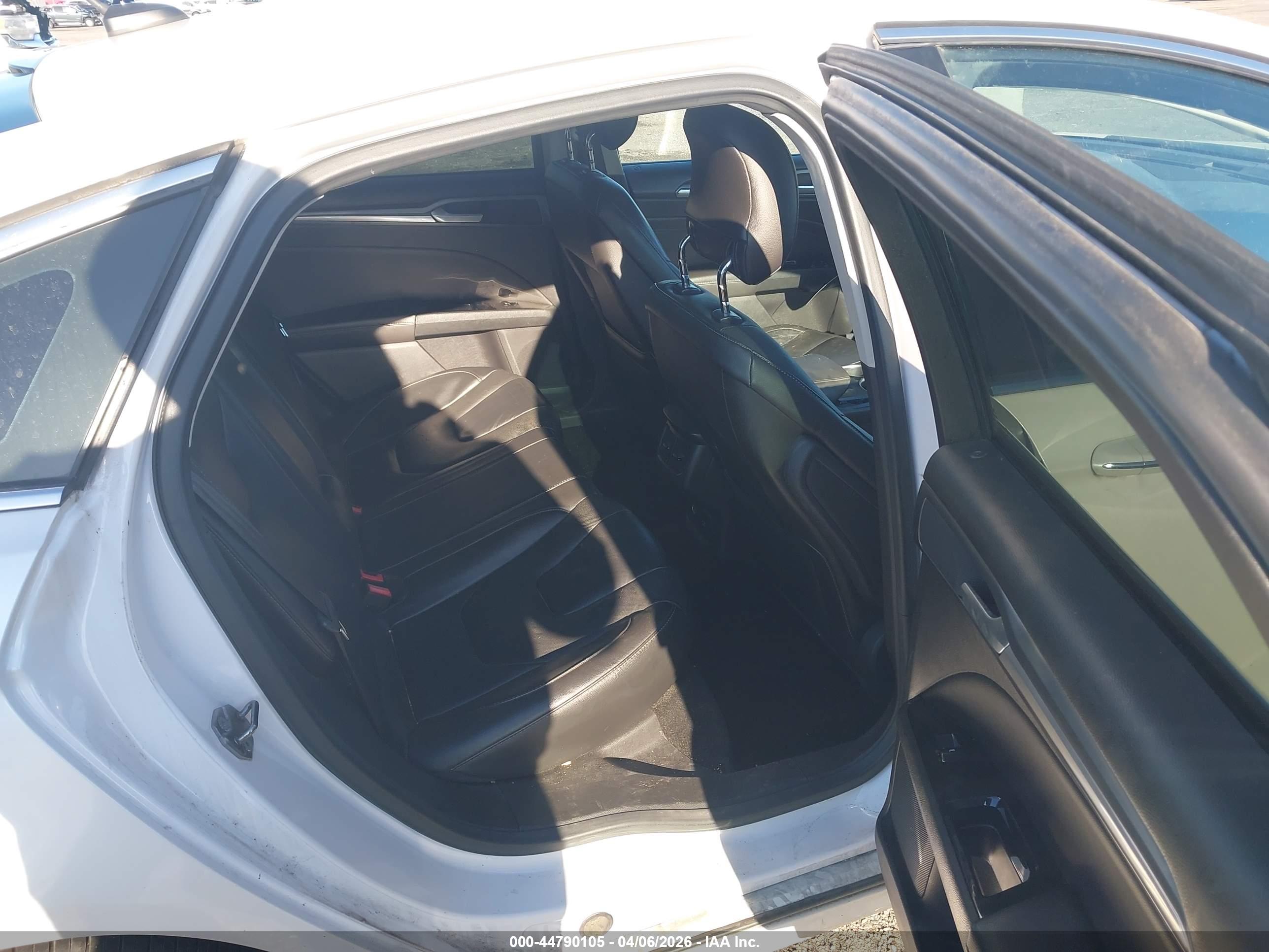 FORD FUSION image 8