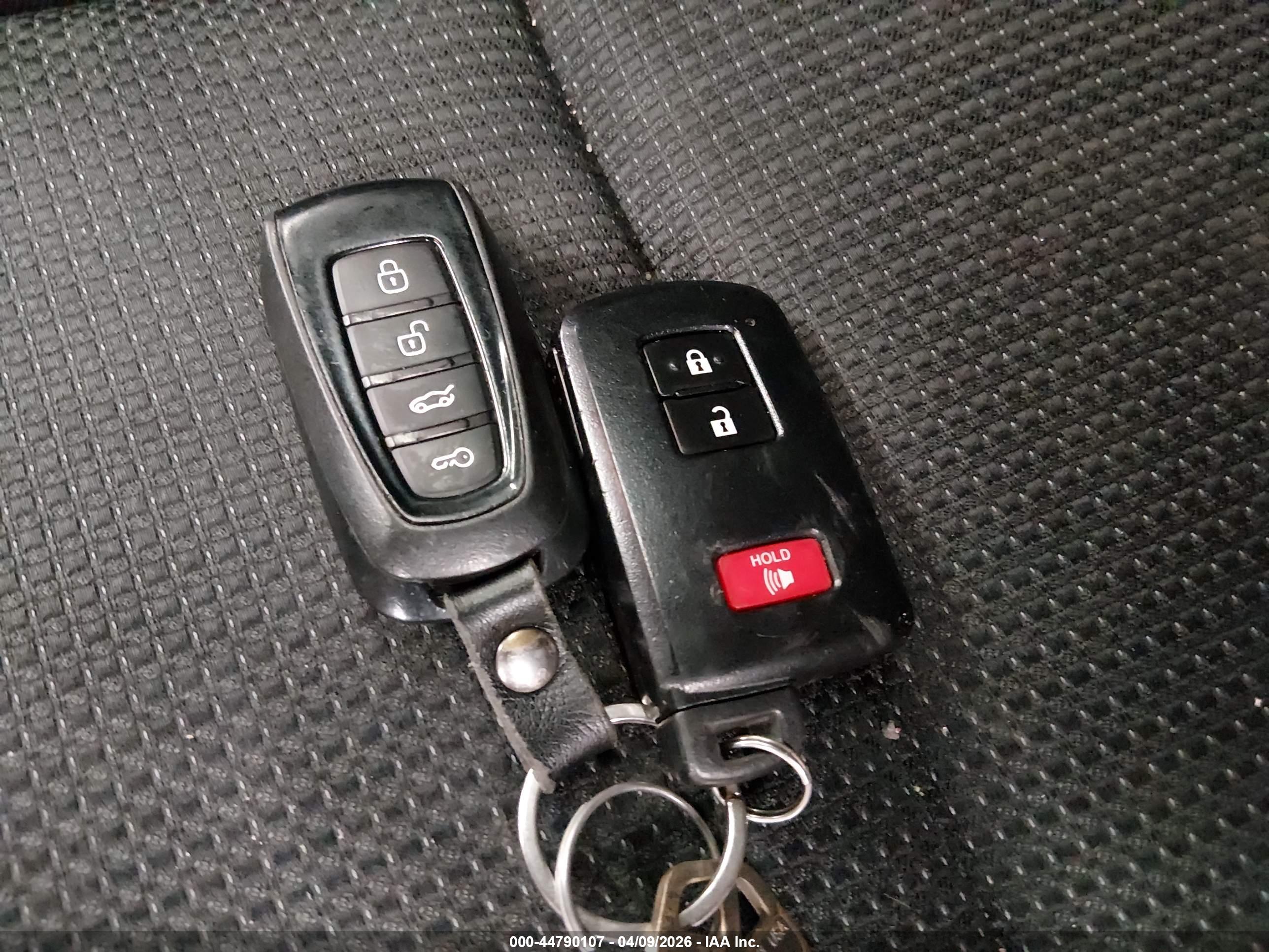 TOYOTA RAV4 image 11