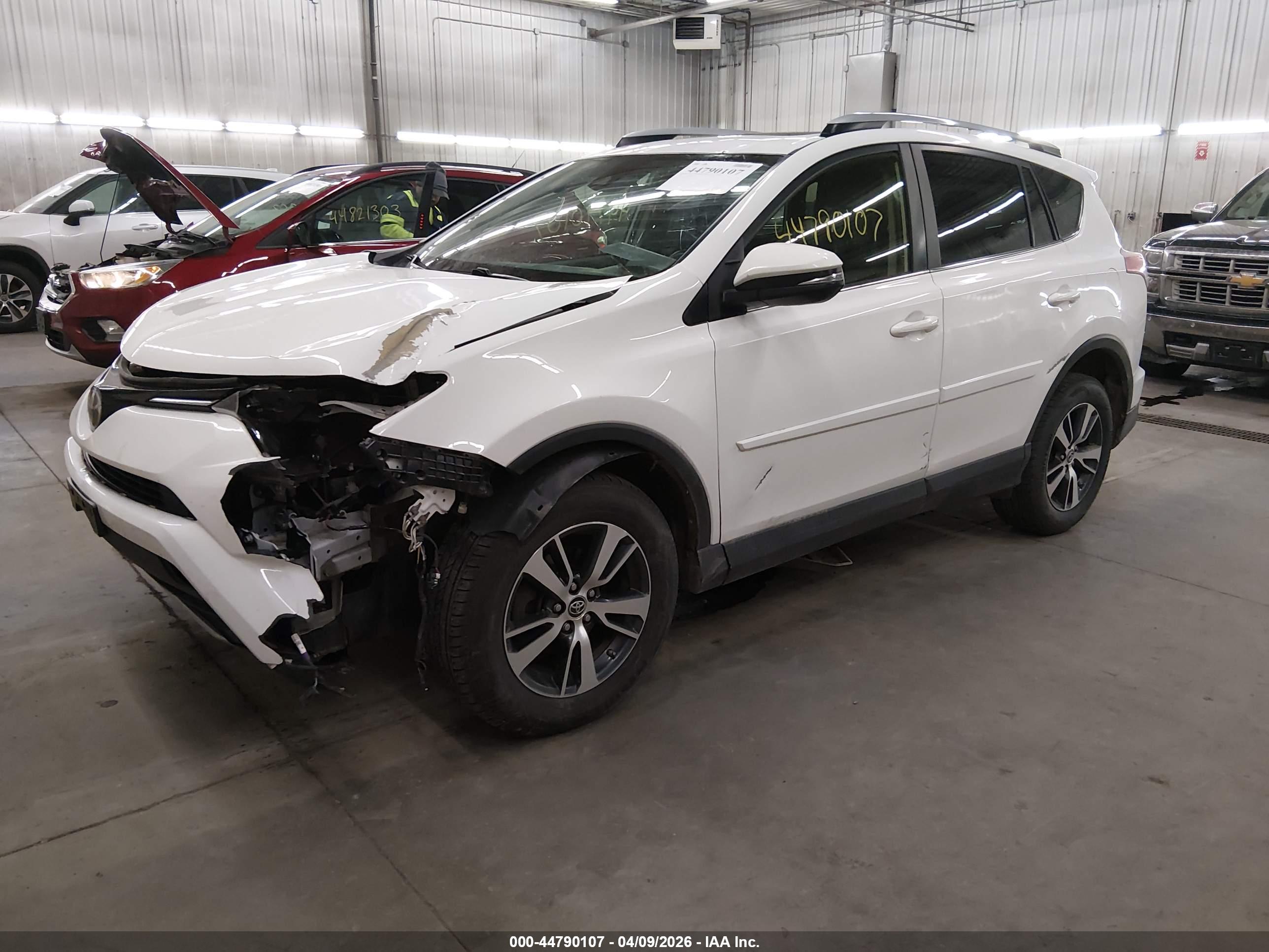 TOYOTA RAV4 image 2