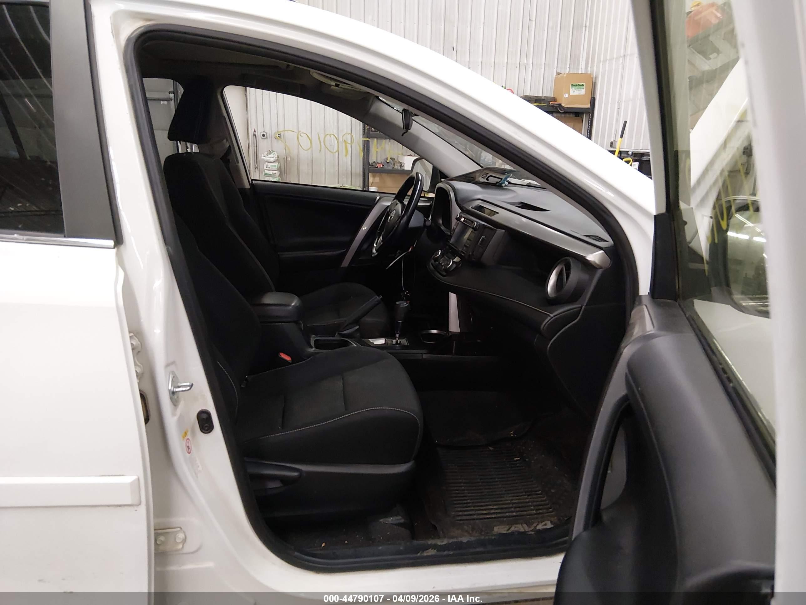 TOYOTA RAV4 image 5