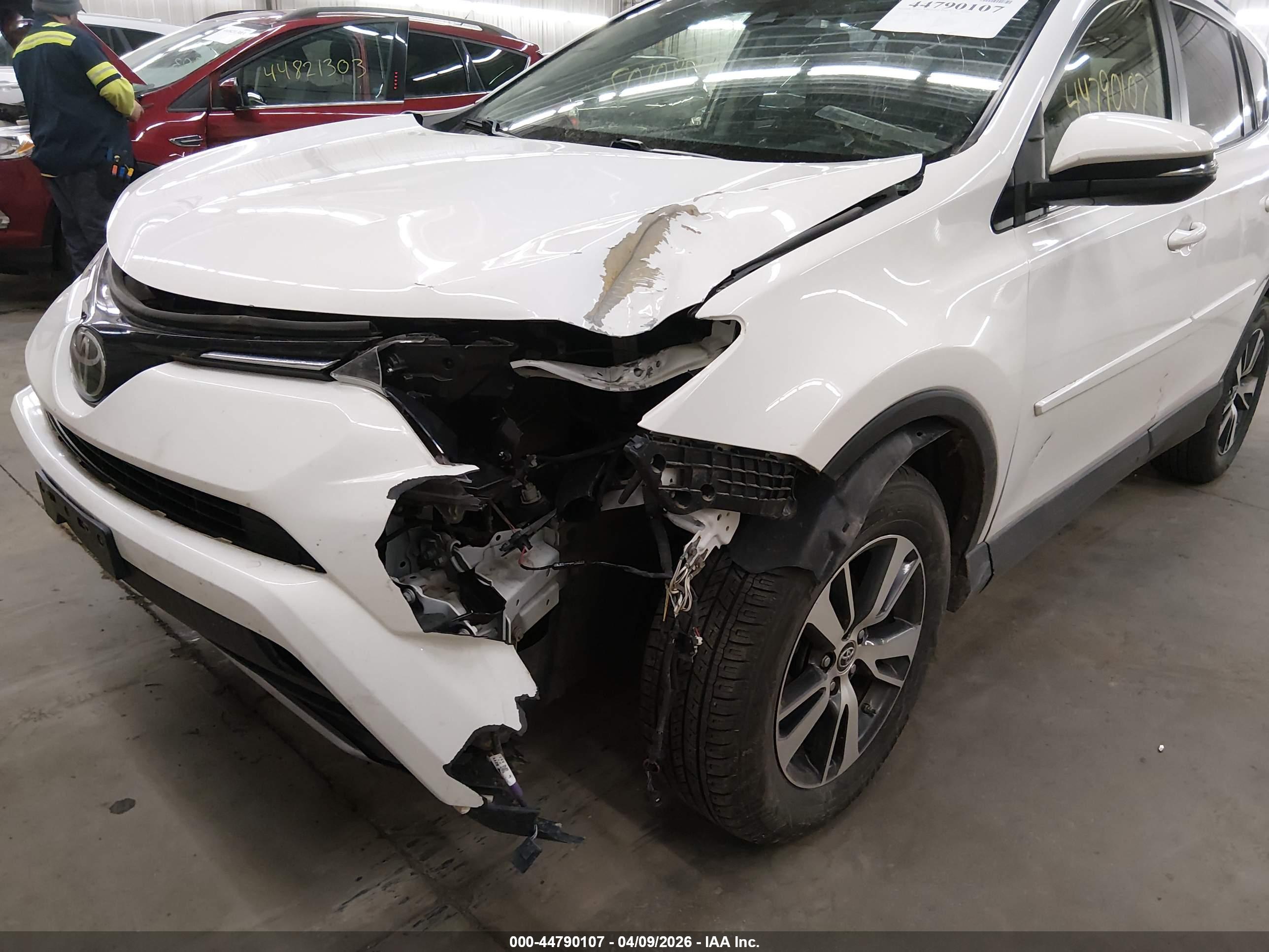 TOYOTA RAV4 image 6