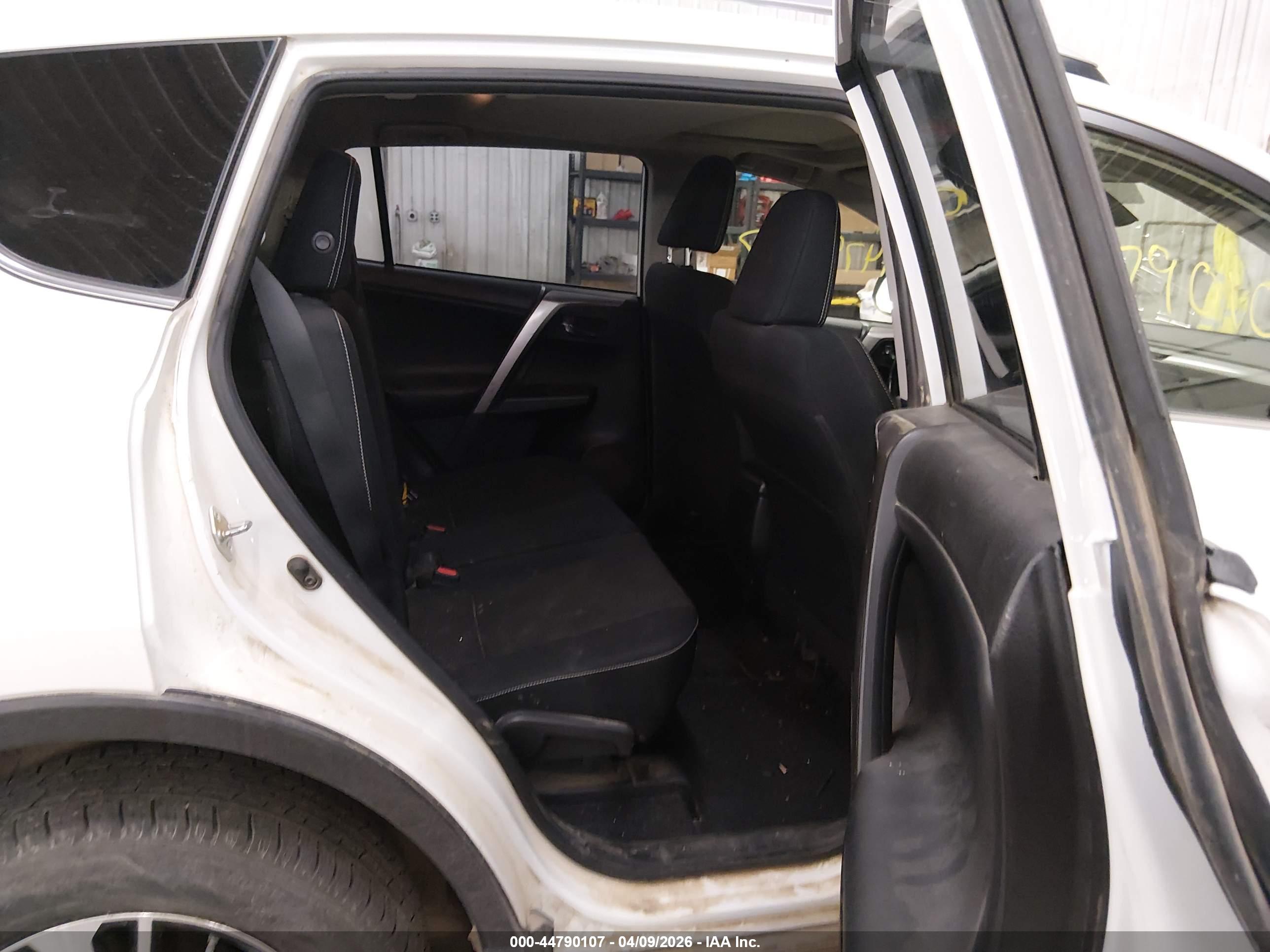 TOYOTA RAV4 image 8