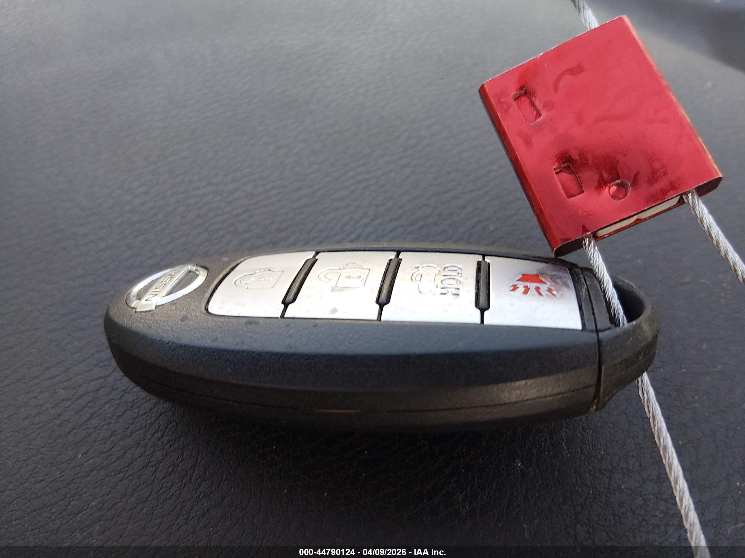 NISSAN VERSA image 11