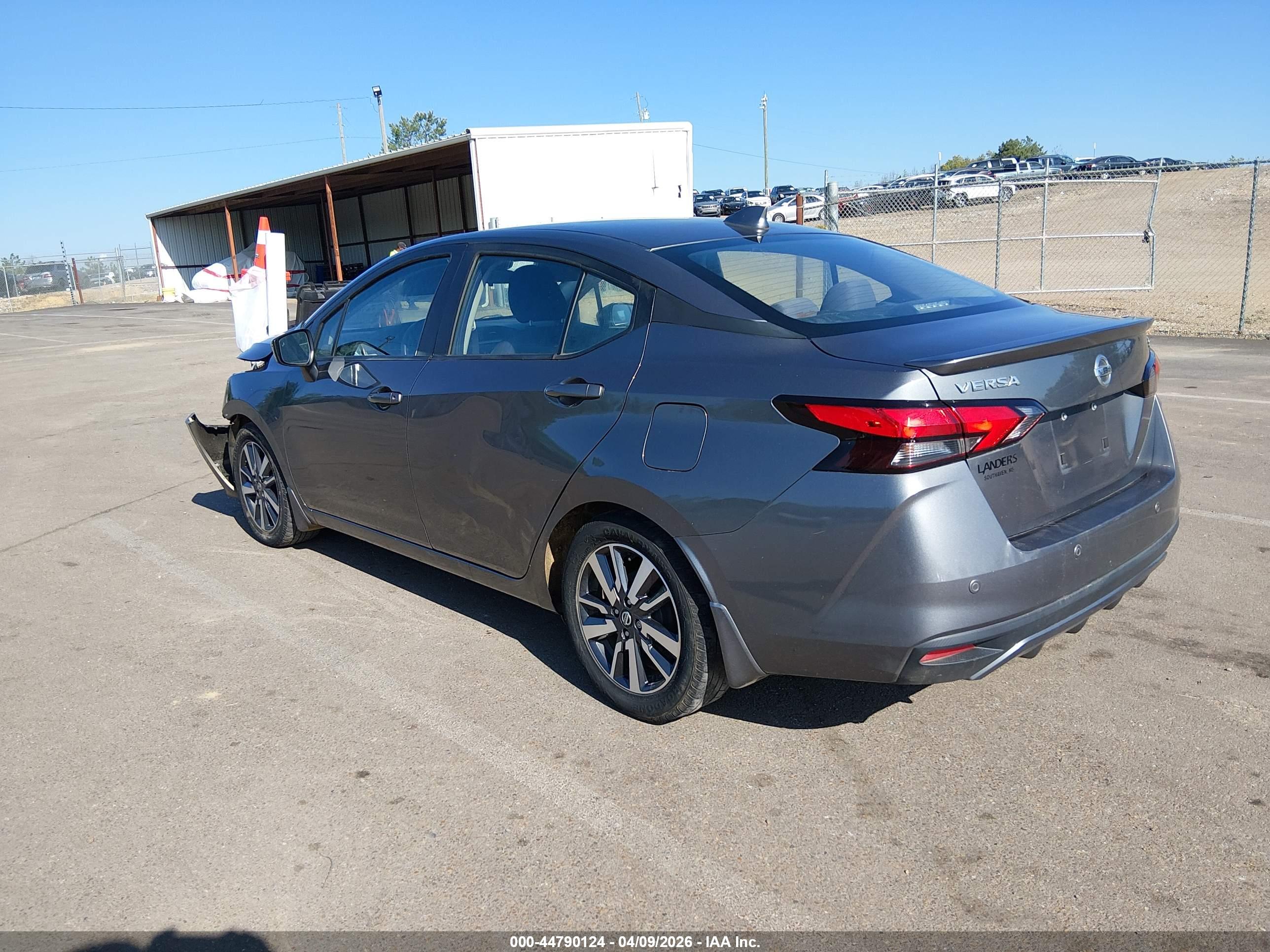 NISSAN VERSA image 3