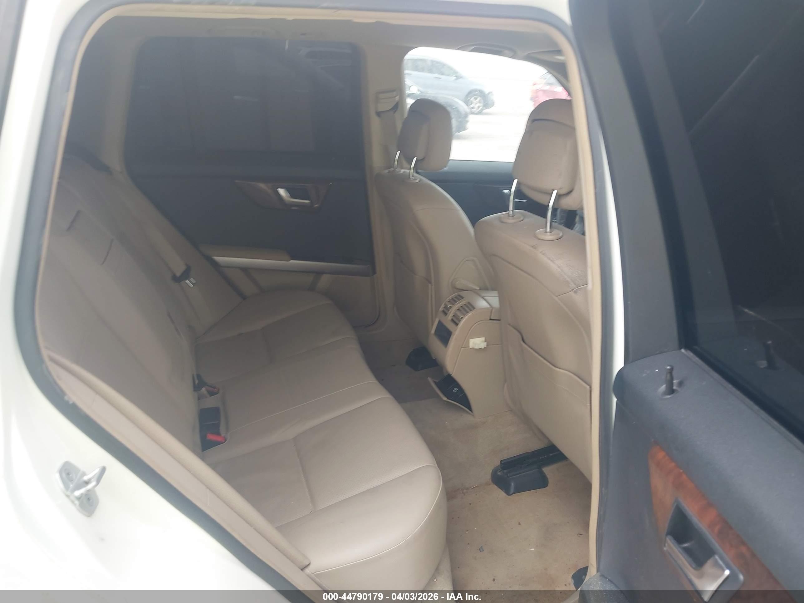 MERCEDES-BENZ GLK image 8