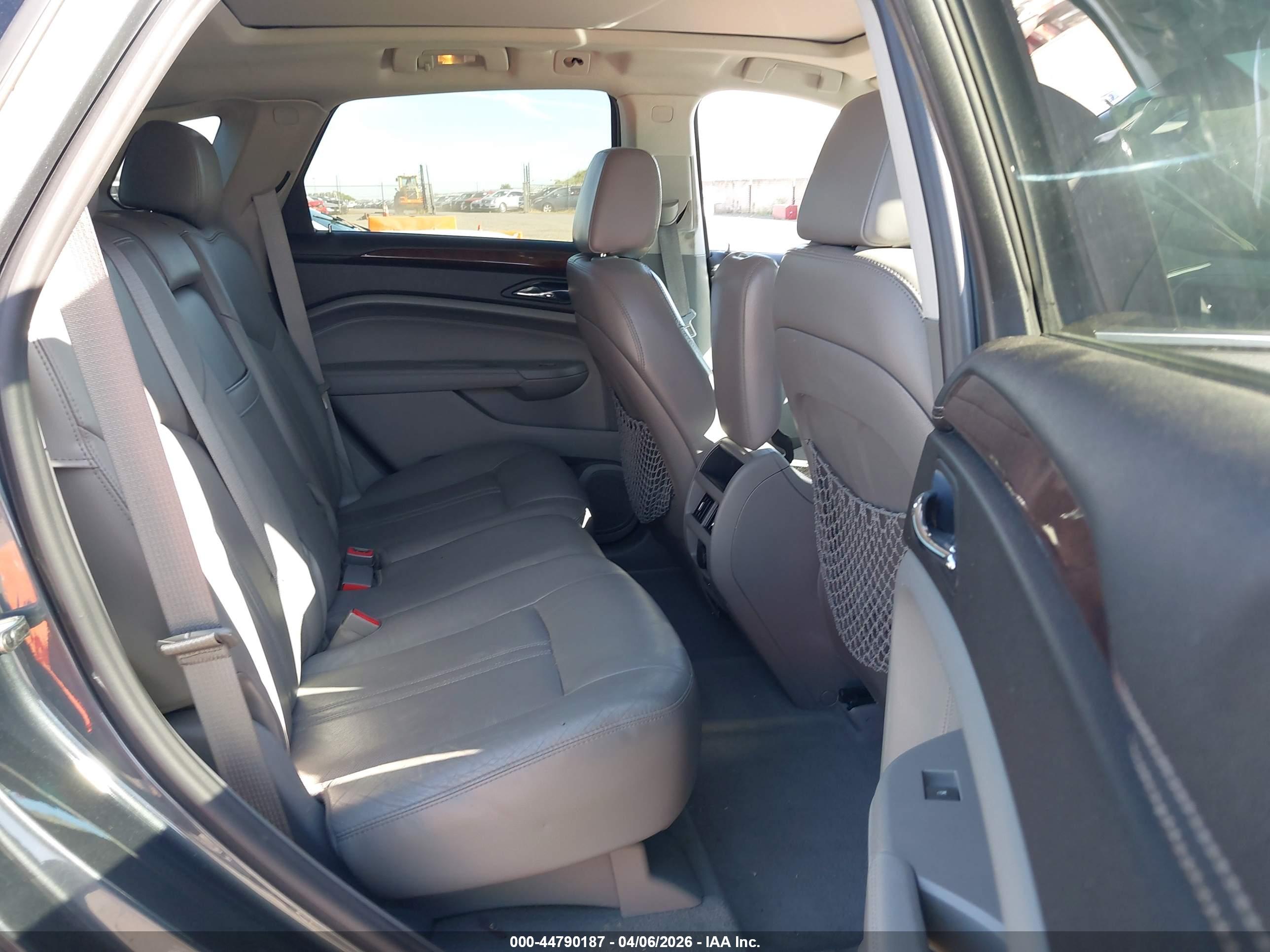CADILLAC SRX image 8