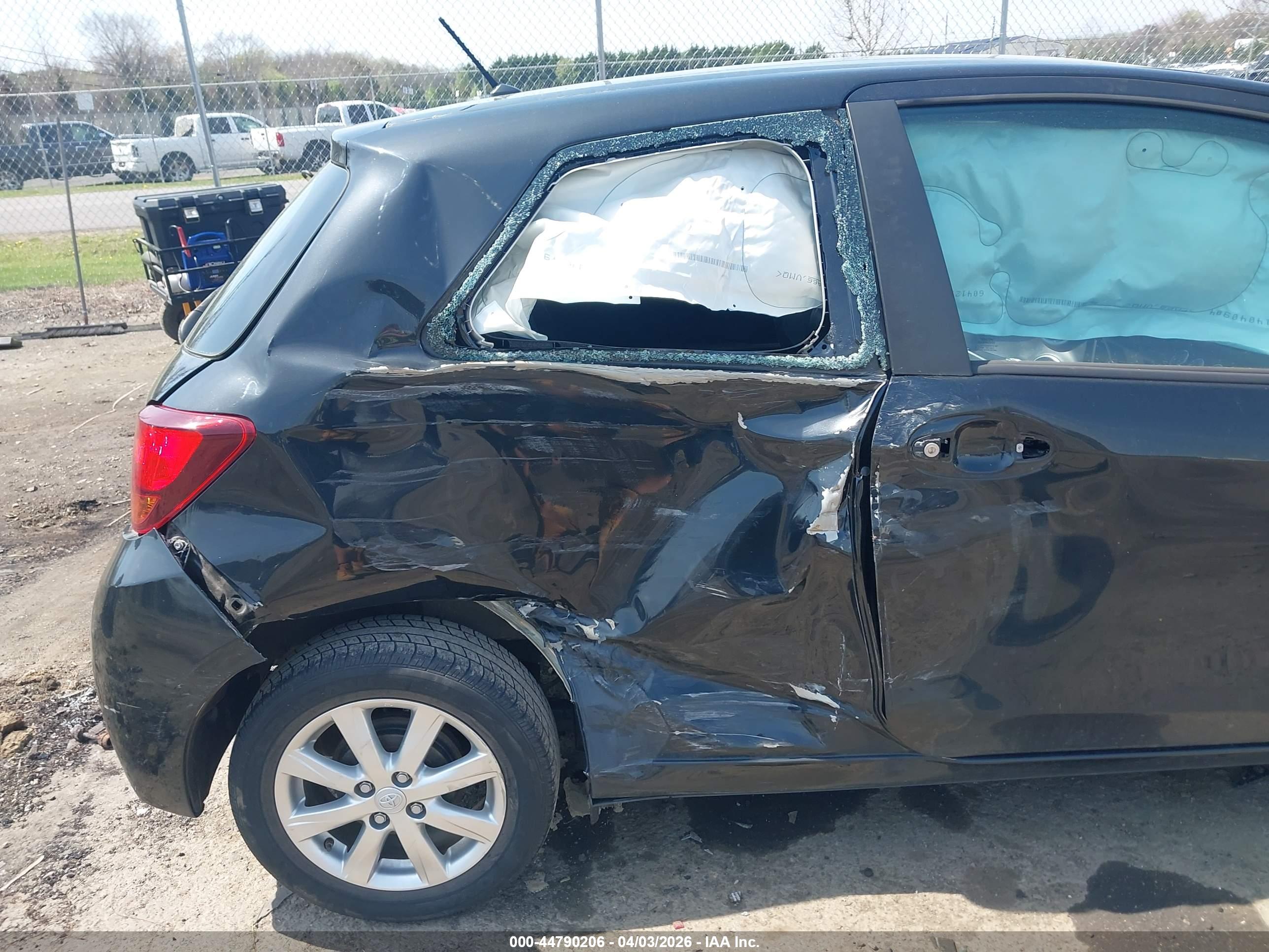 TOYOTA YARIS image 6