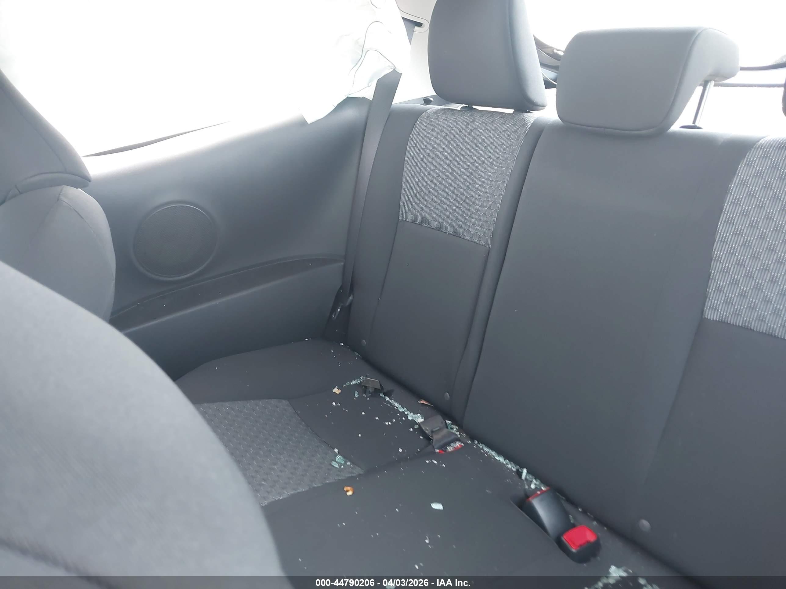 TOYOTA YARIS image 8