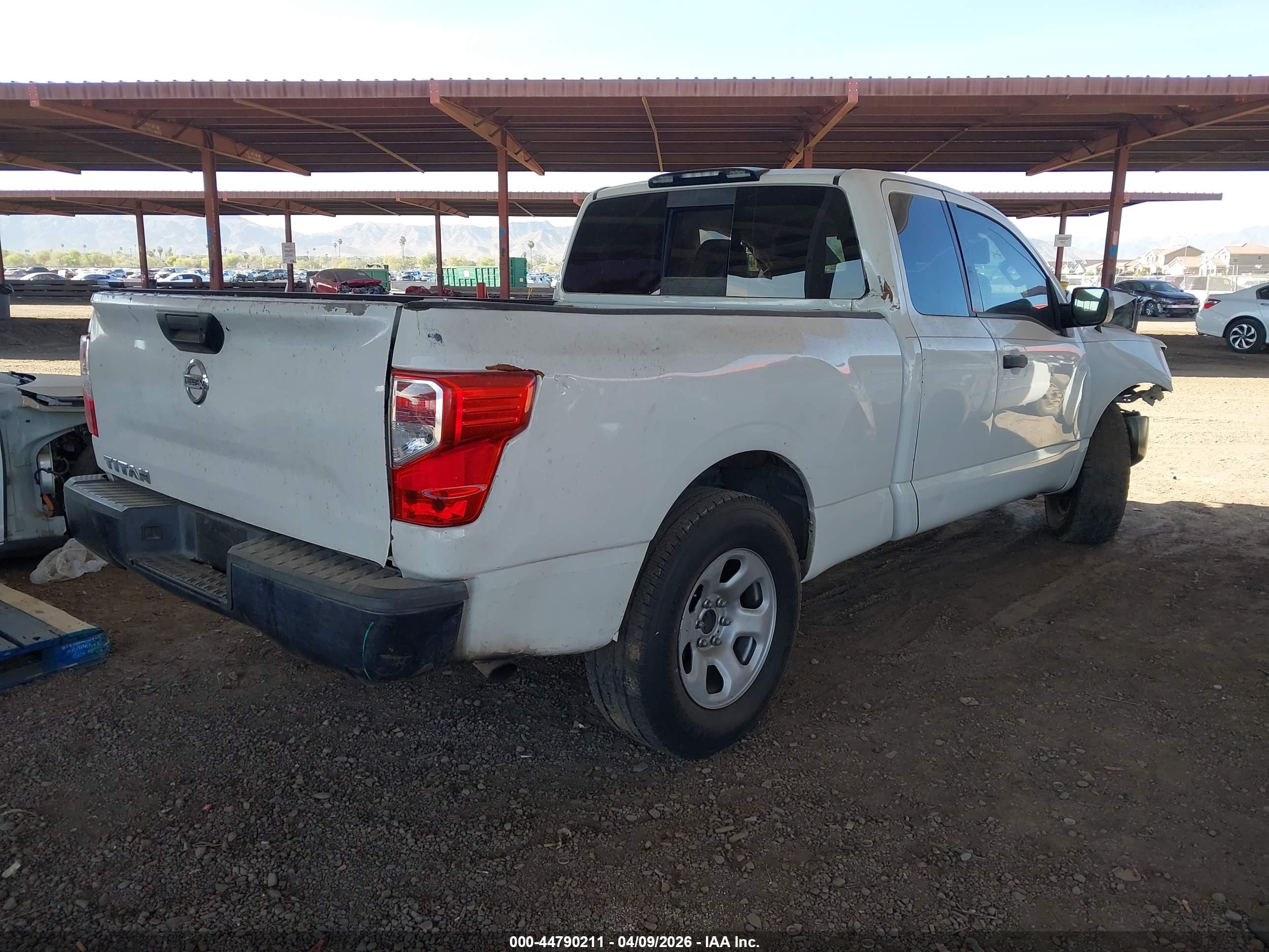 NISSAN TITAN image 4