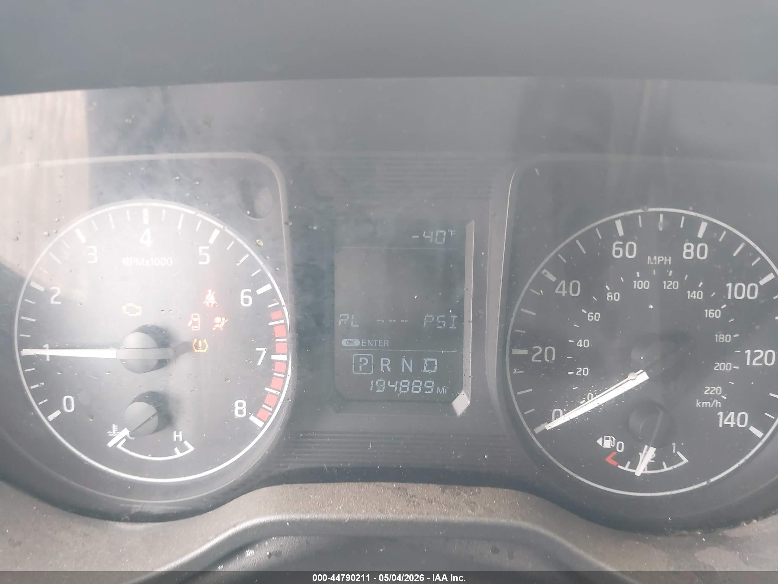 NISSAN TITAN image 7