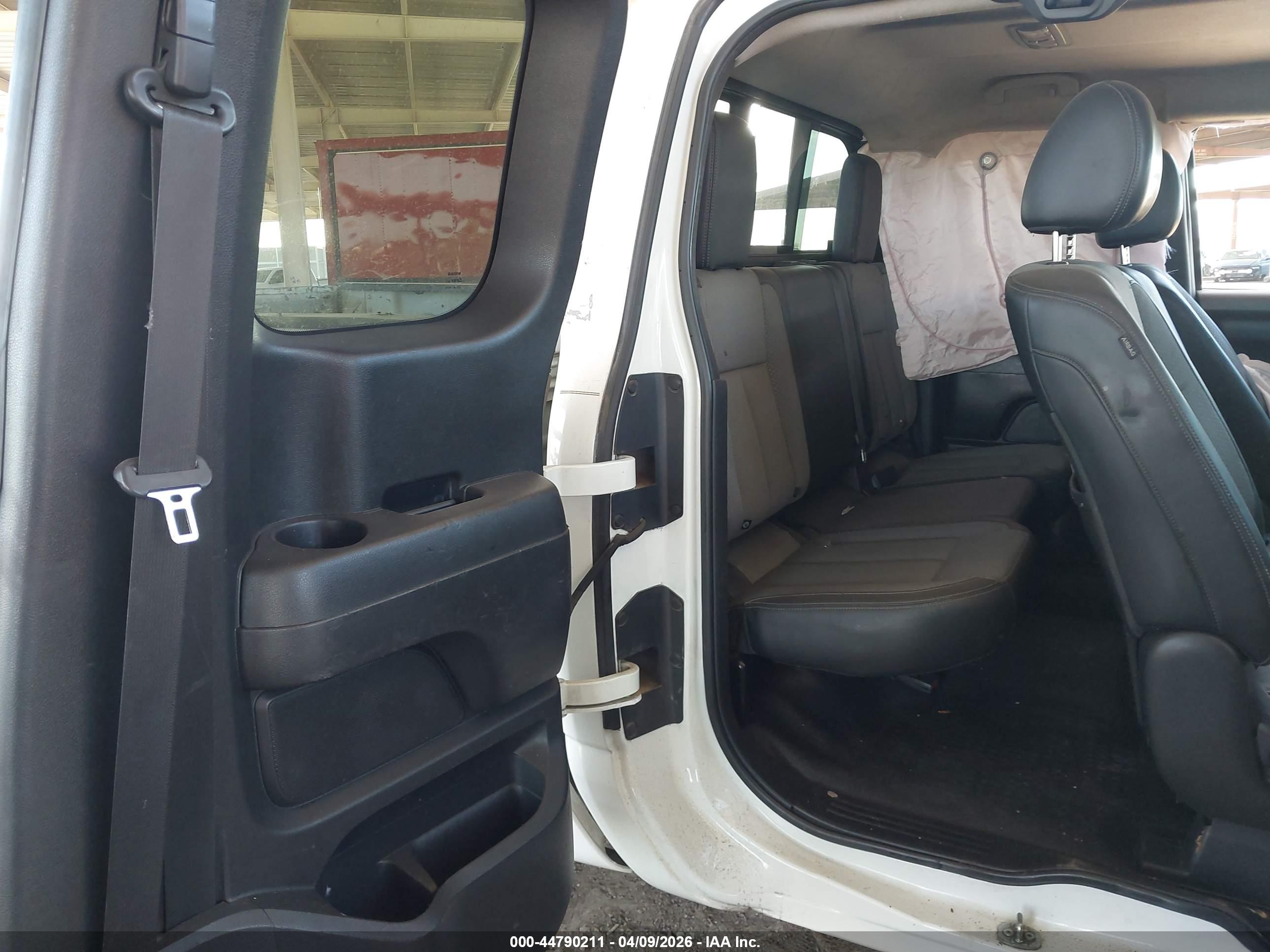 NISSAN TITAN image 8