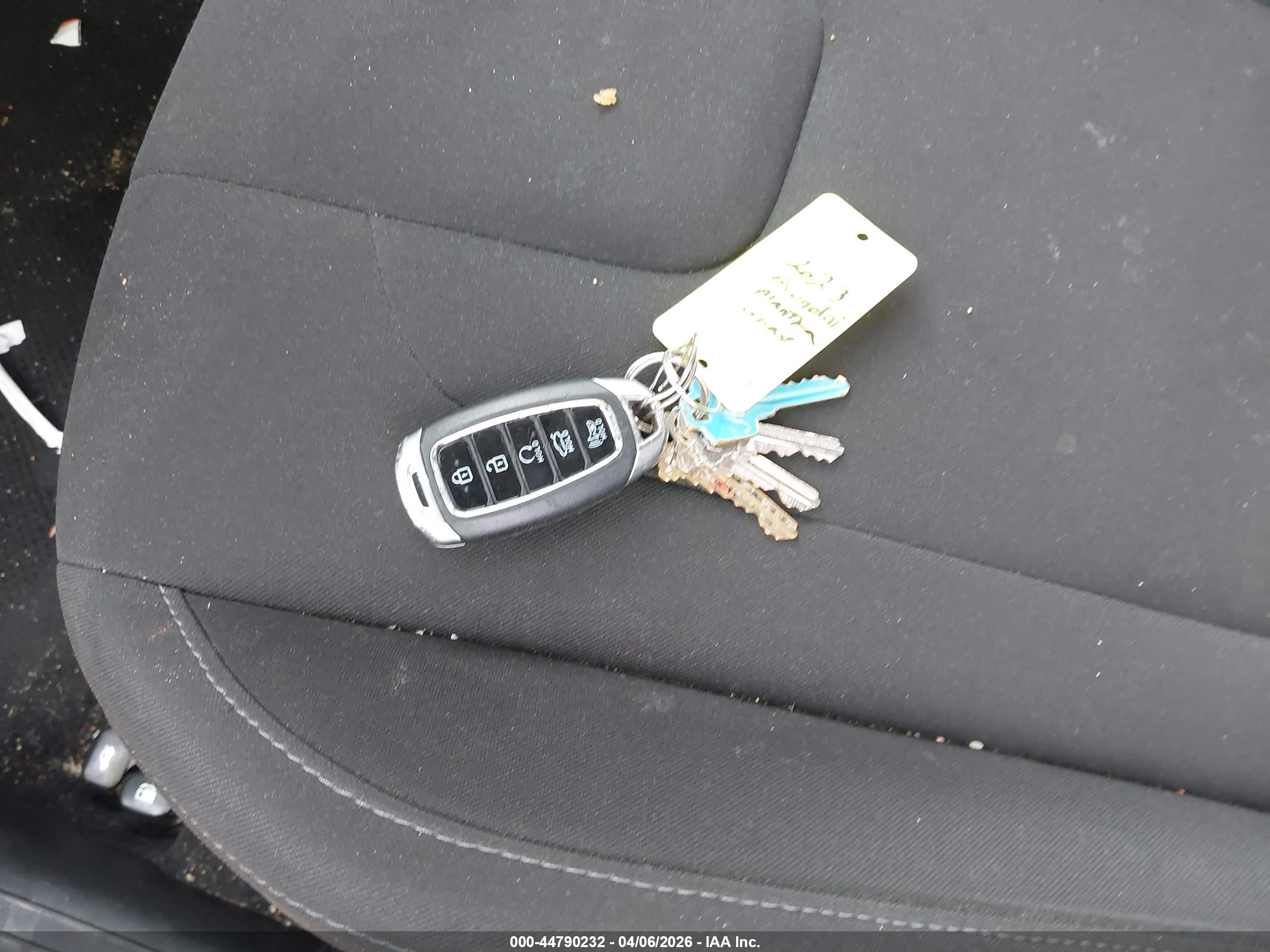 HYUNDAI ELANTRA image 11