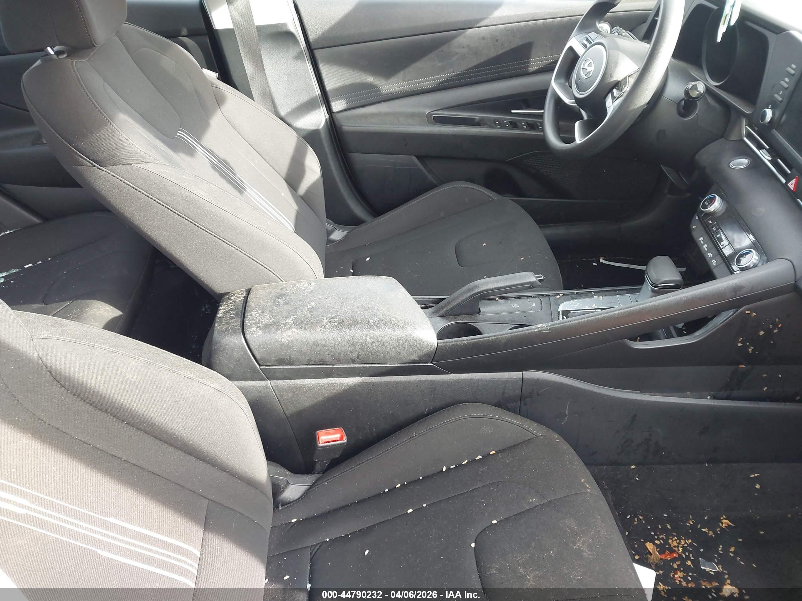 HYUNDAI ELANTRA image 5