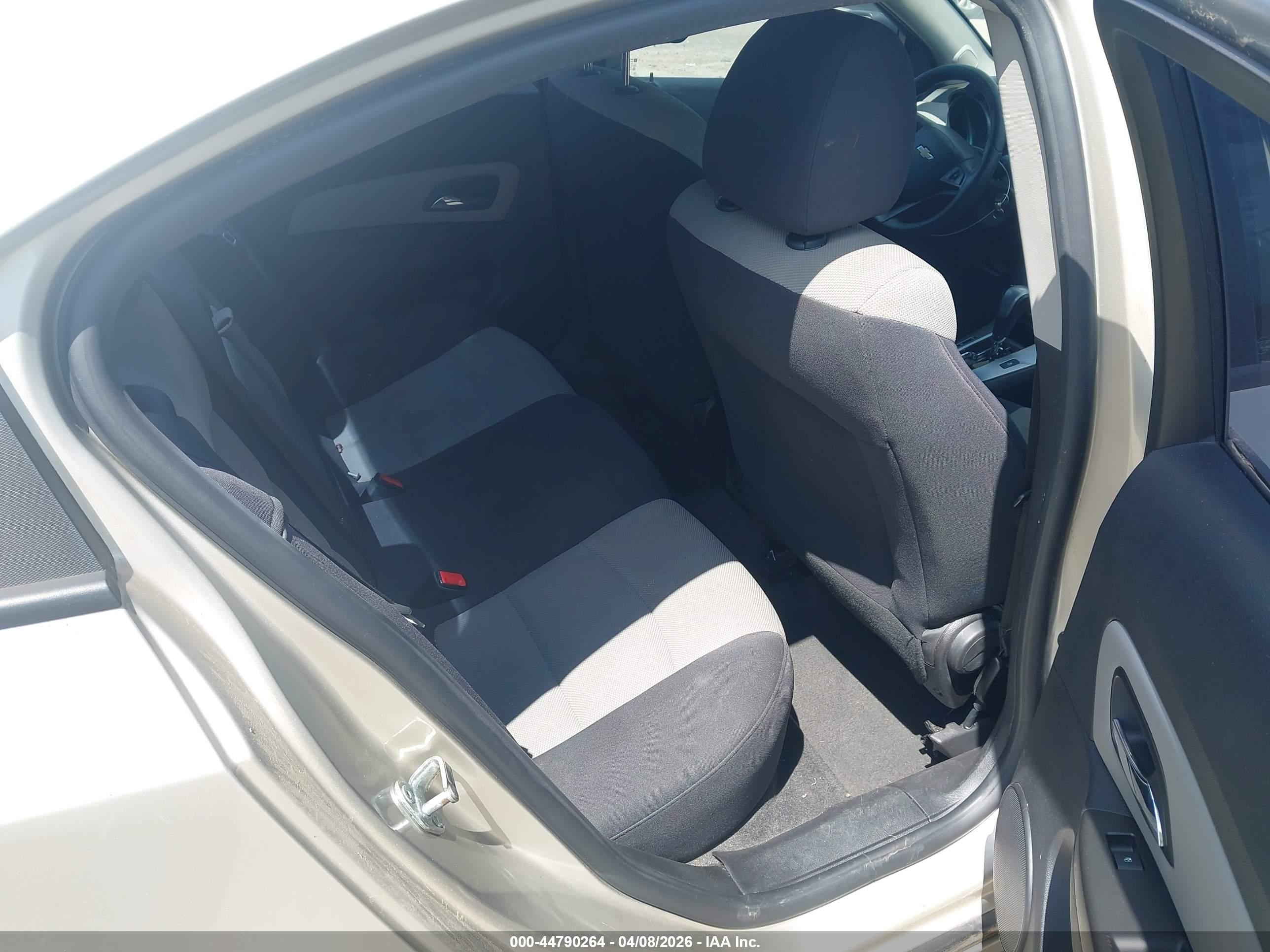 CHEVROLET CRUZE image 8