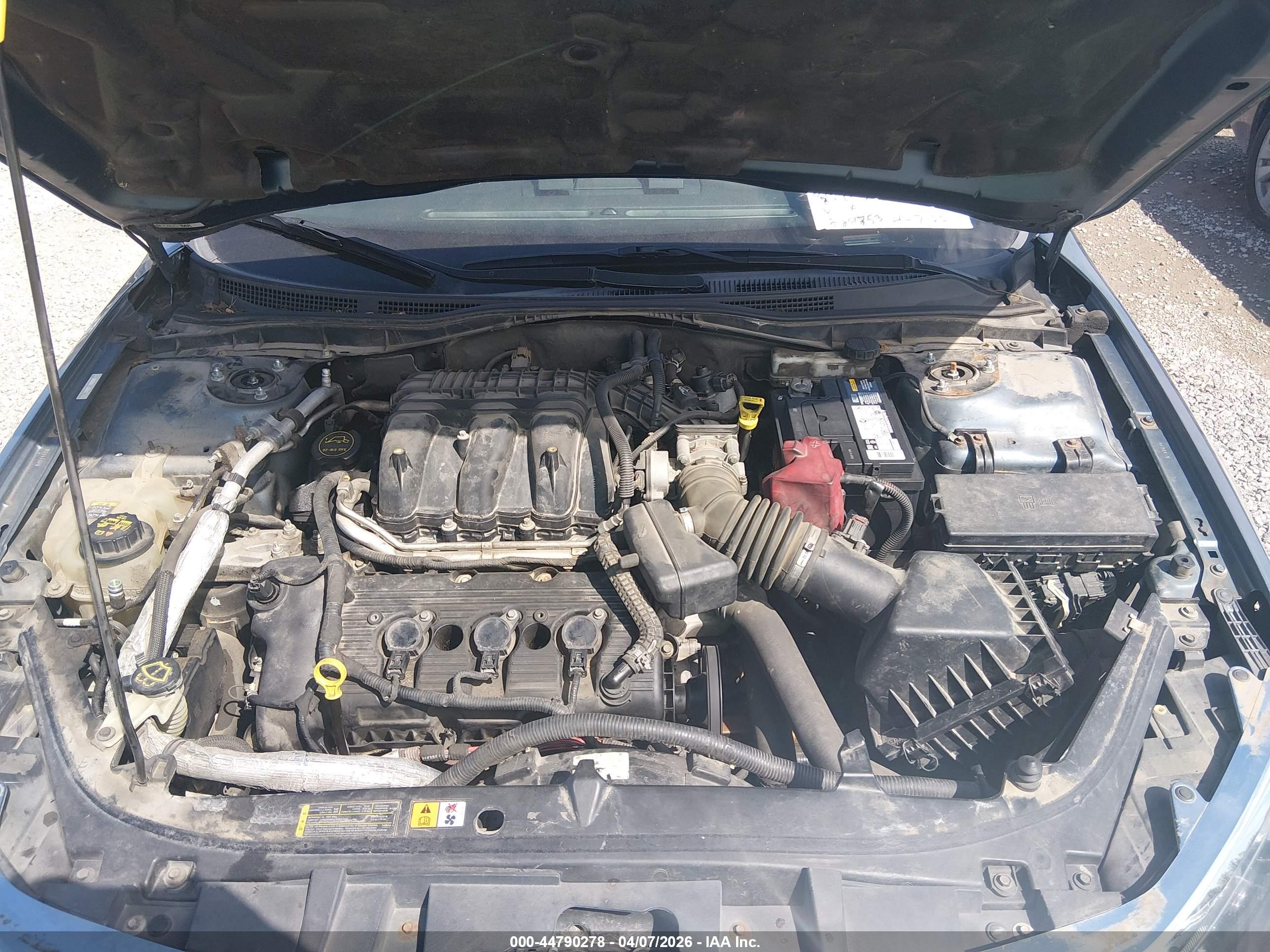 FORD FUSION image 10