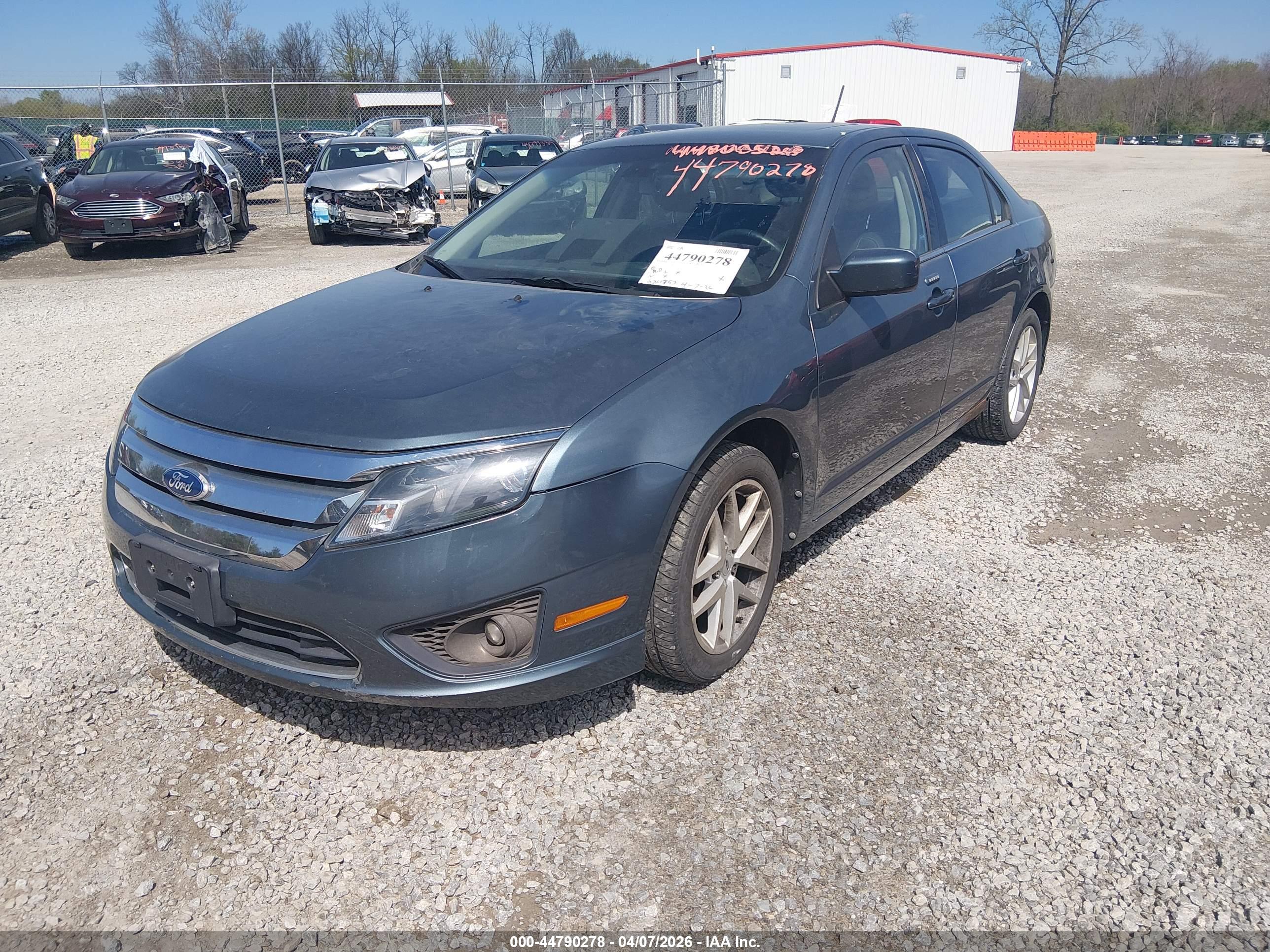 FORD FUSION image 2