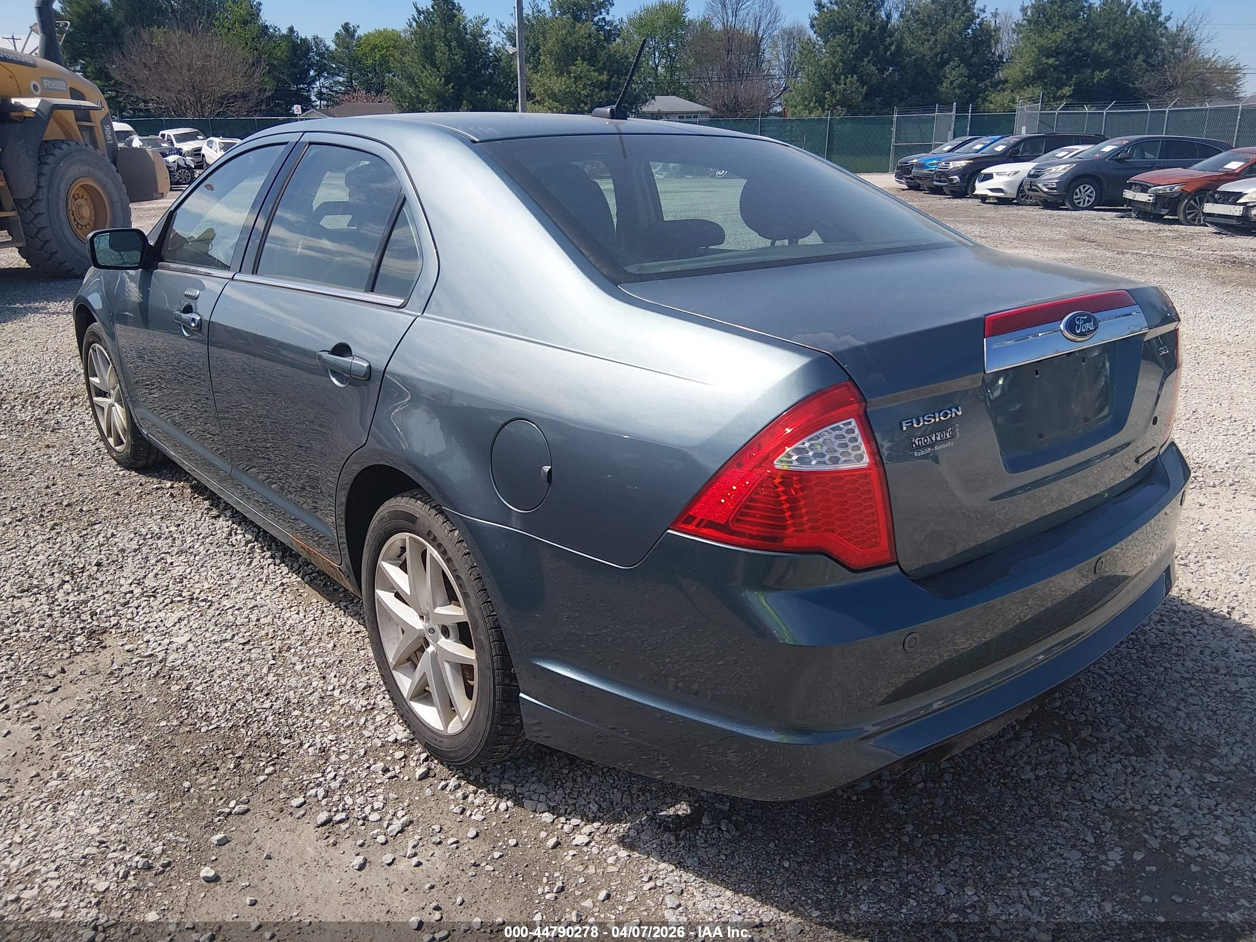 FORD FUSION image 3