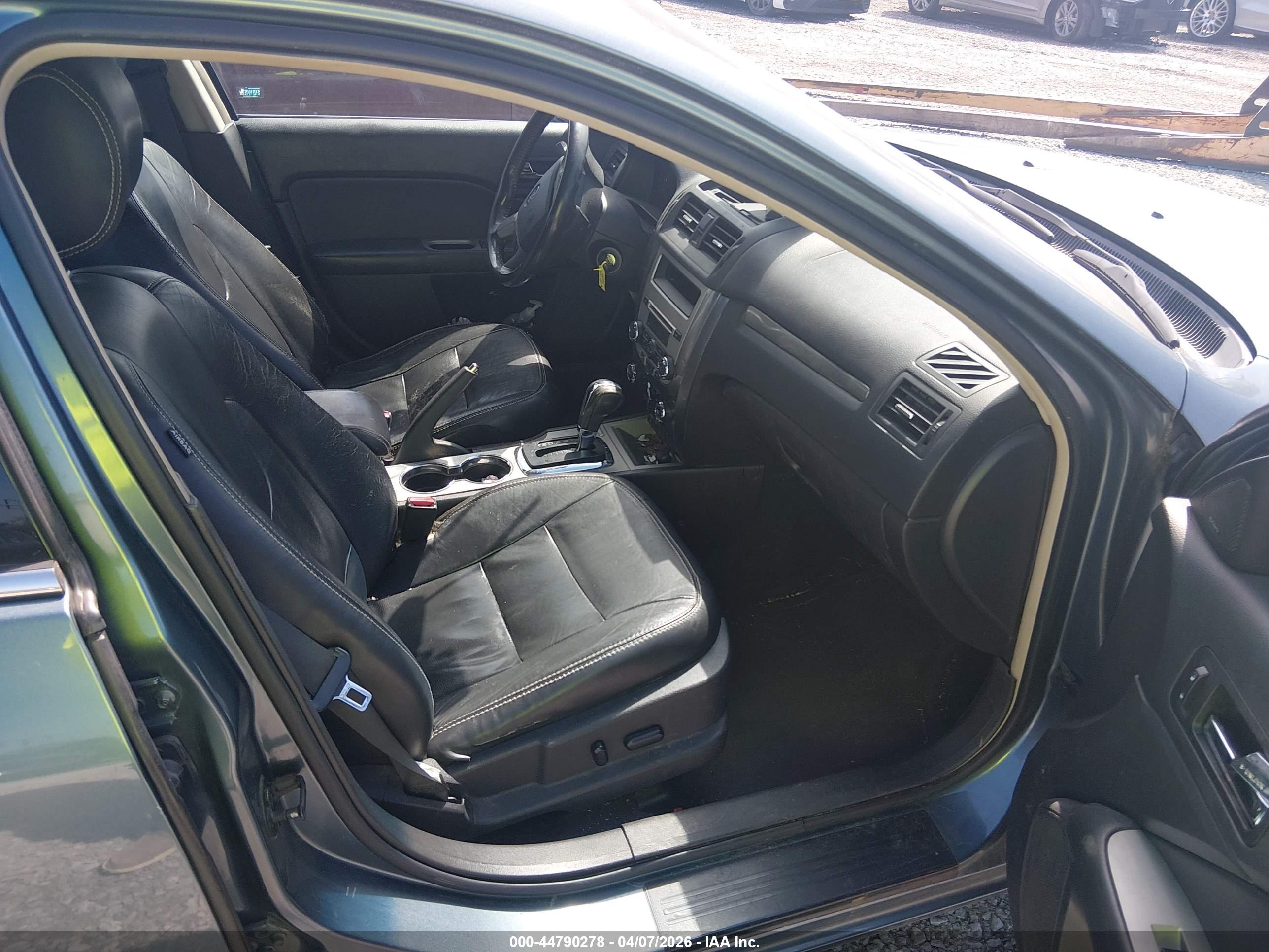 FORD FUSION image 5