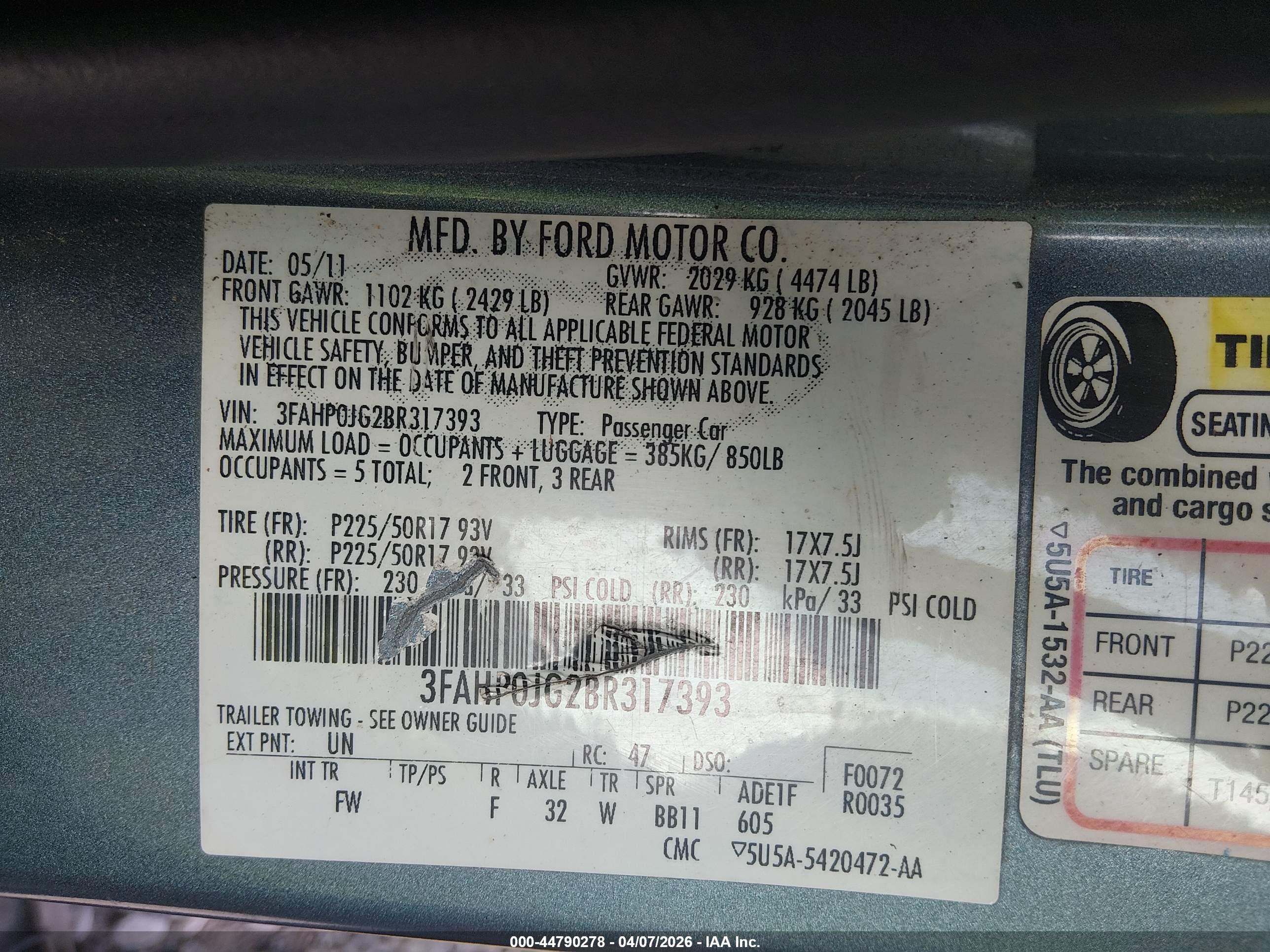 FORD FUSION image 9