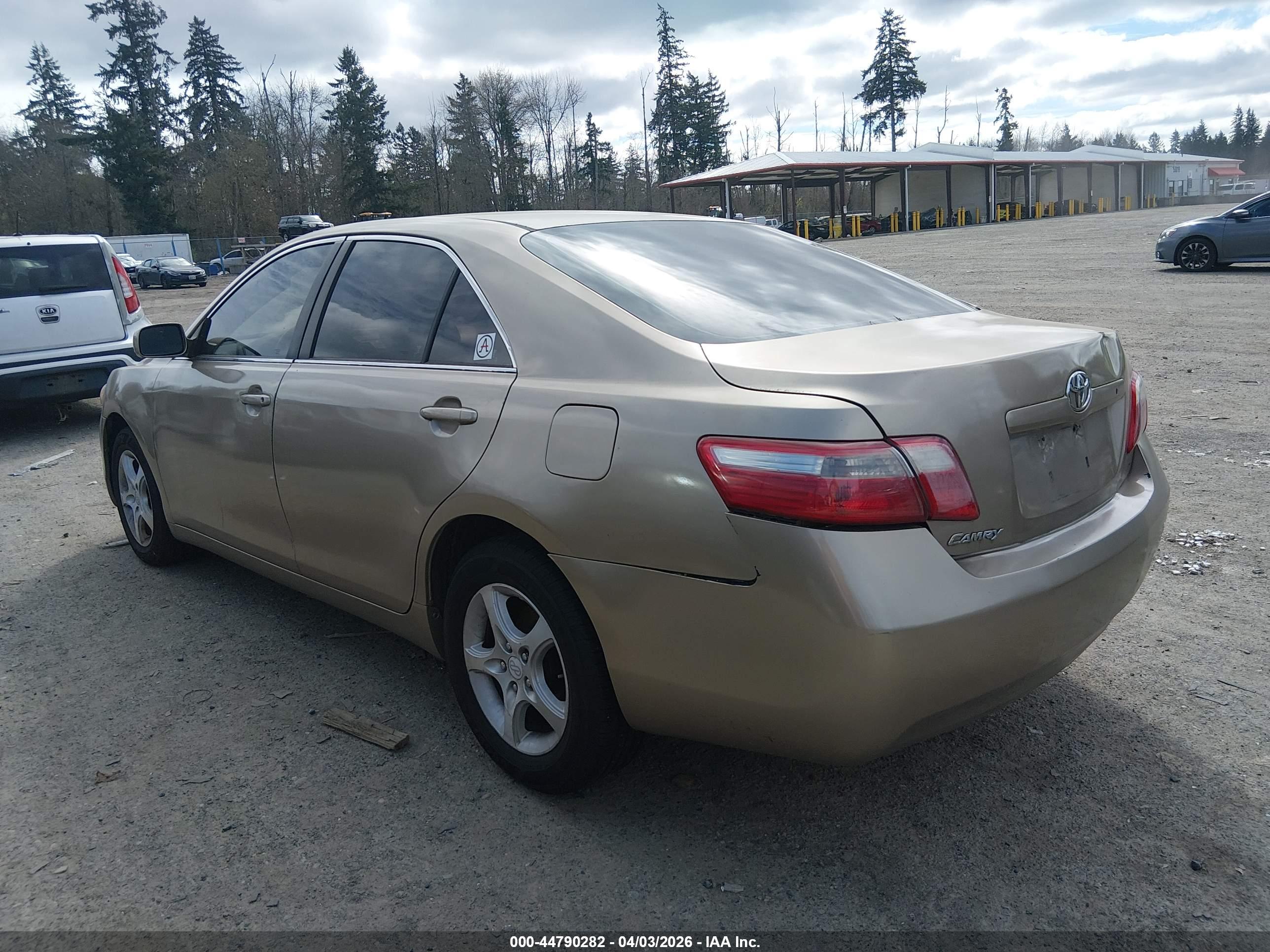 TOYOTA CAMRY image 3