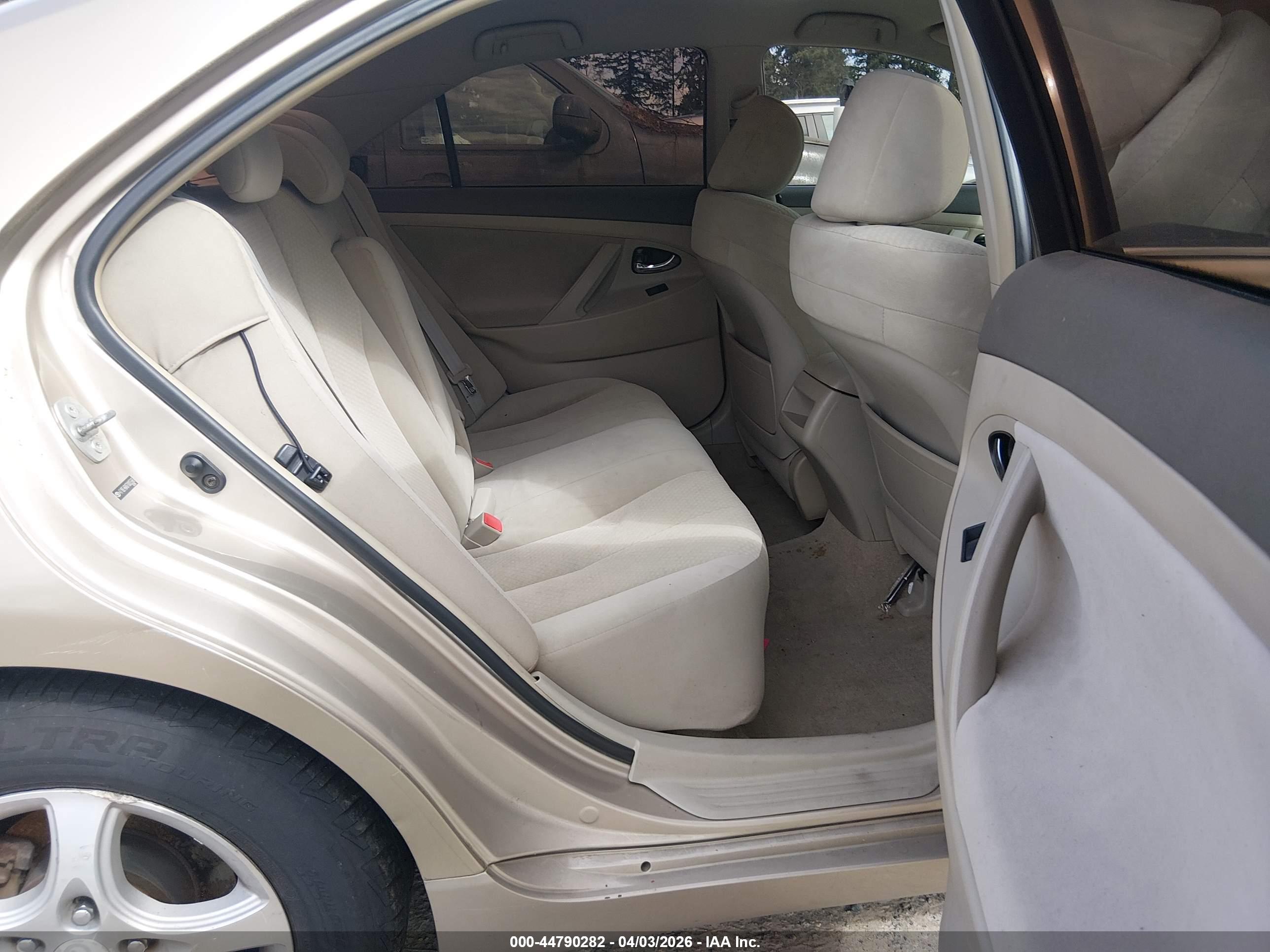 TOYOTA CAMRY image 8