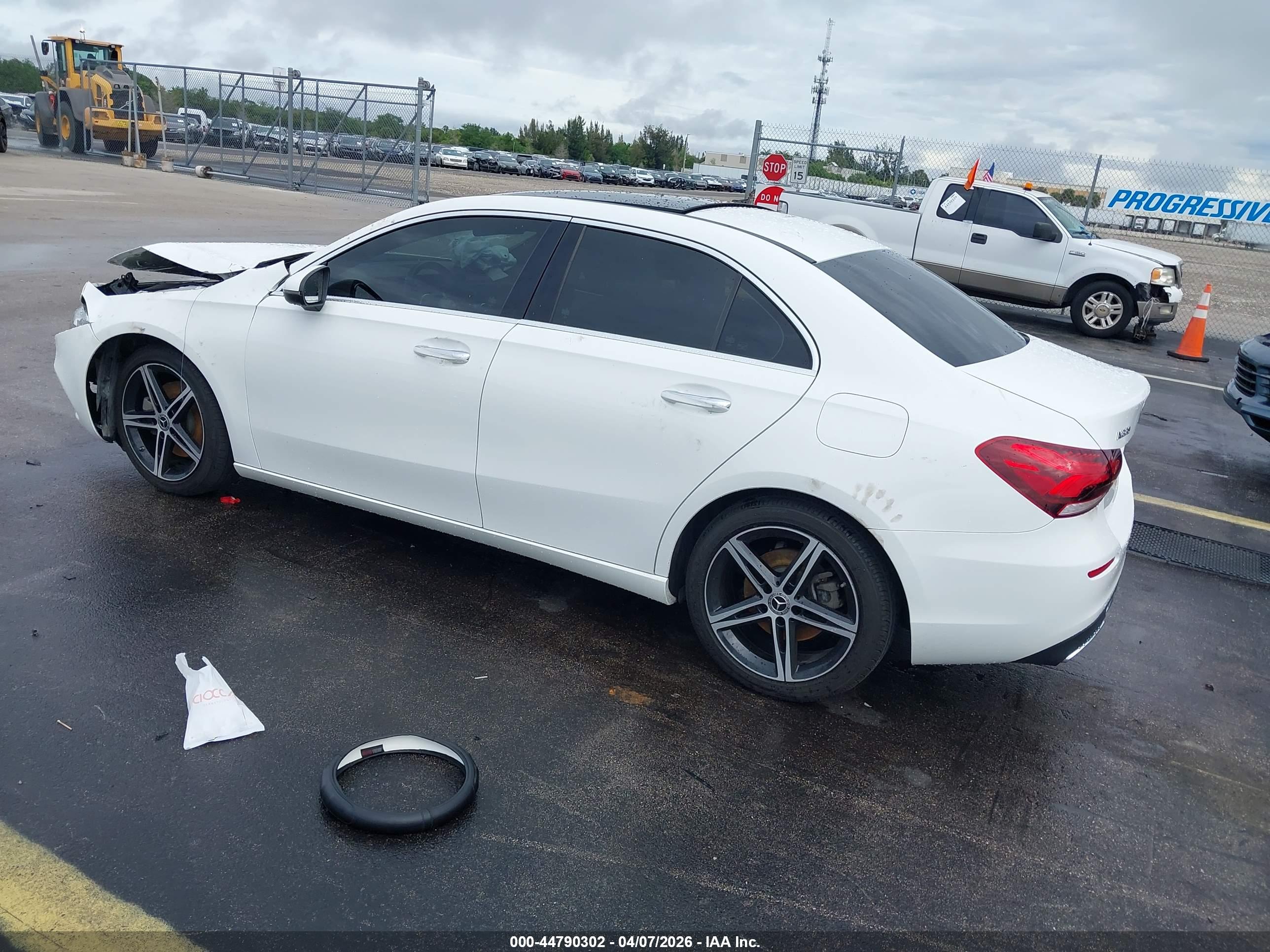 MERCEDES-BENZ A image 3