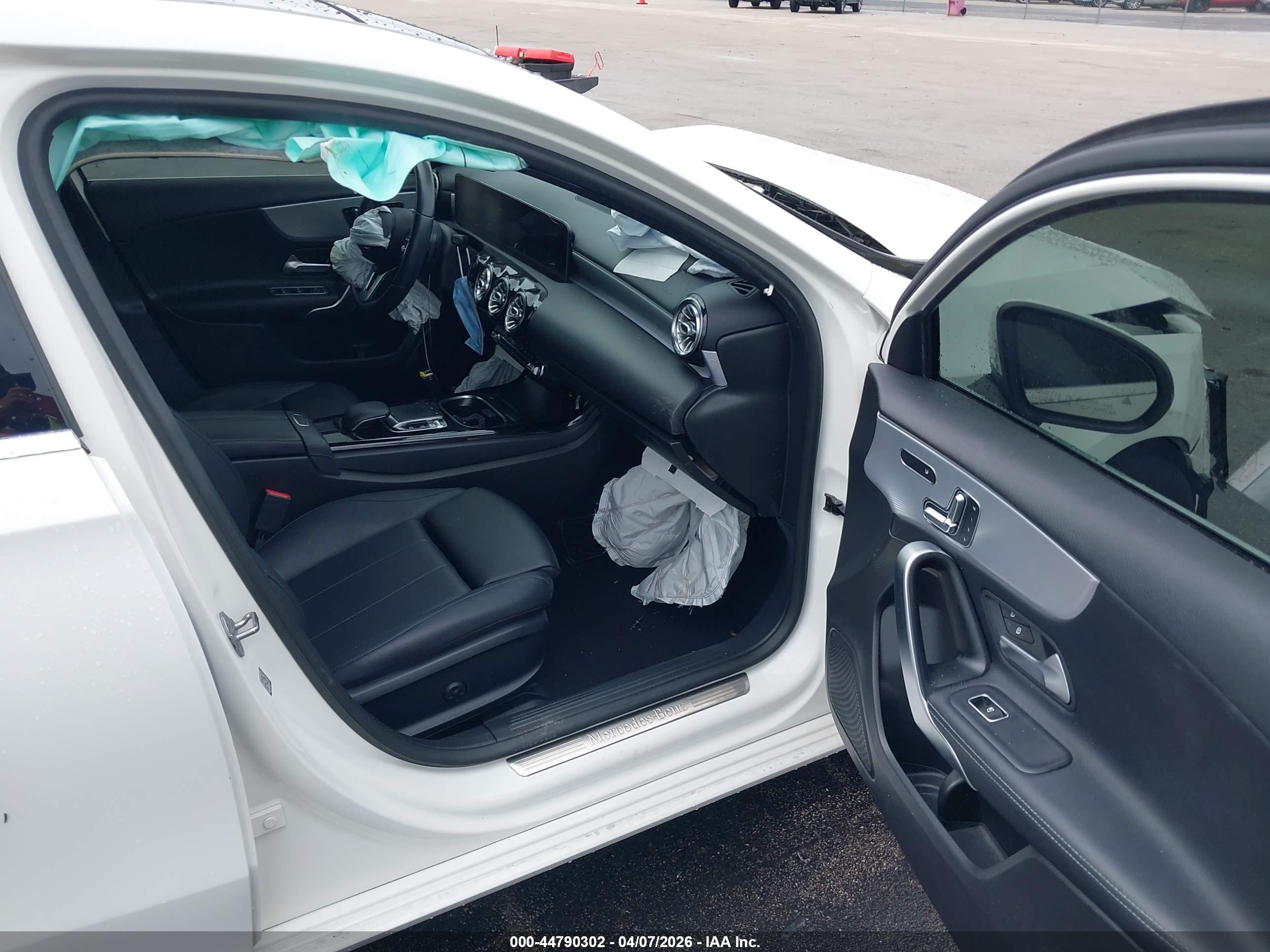 MERCEDES-BENZ A image 5
