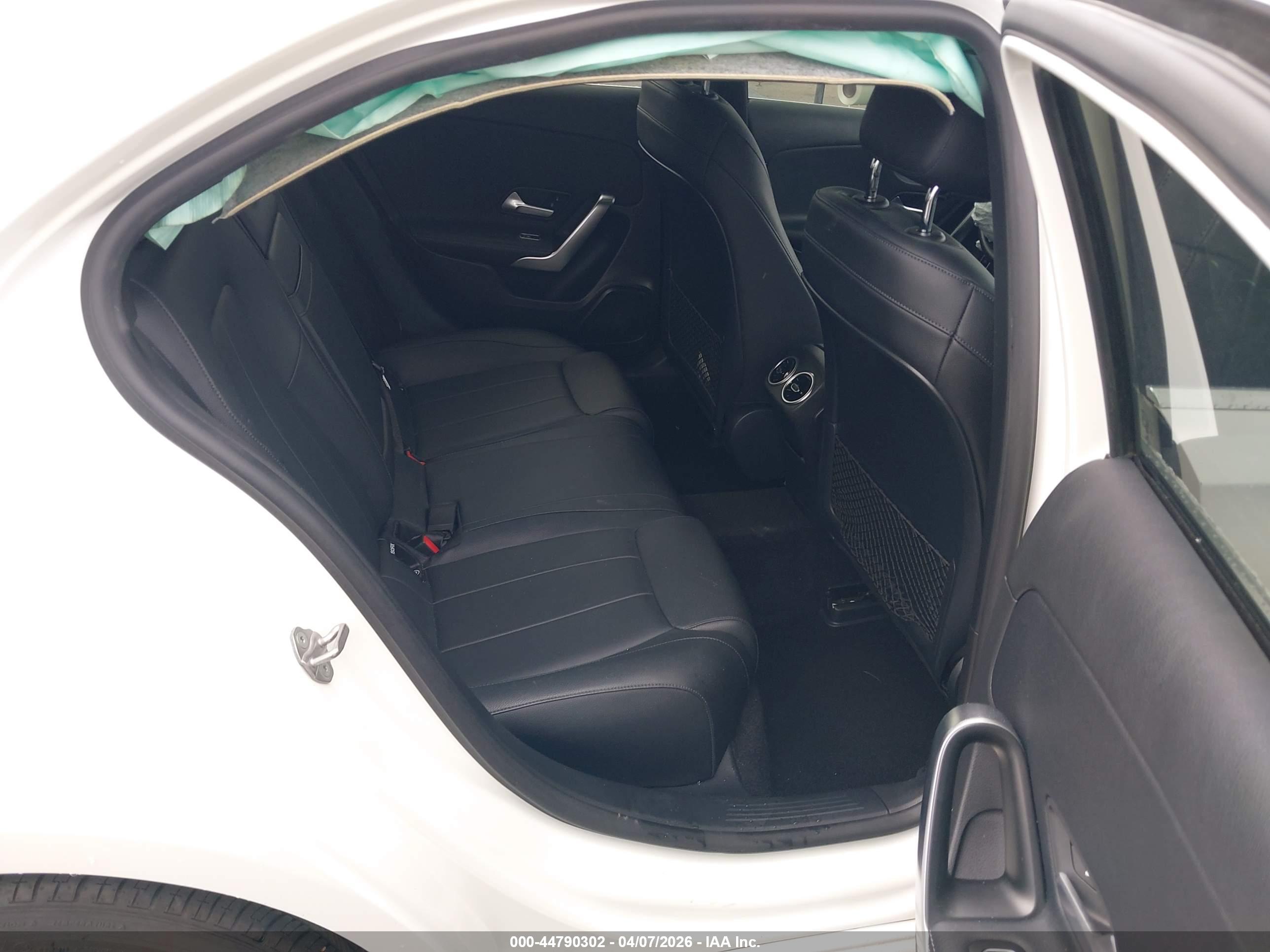 MERCEDES-BENZ A image 8