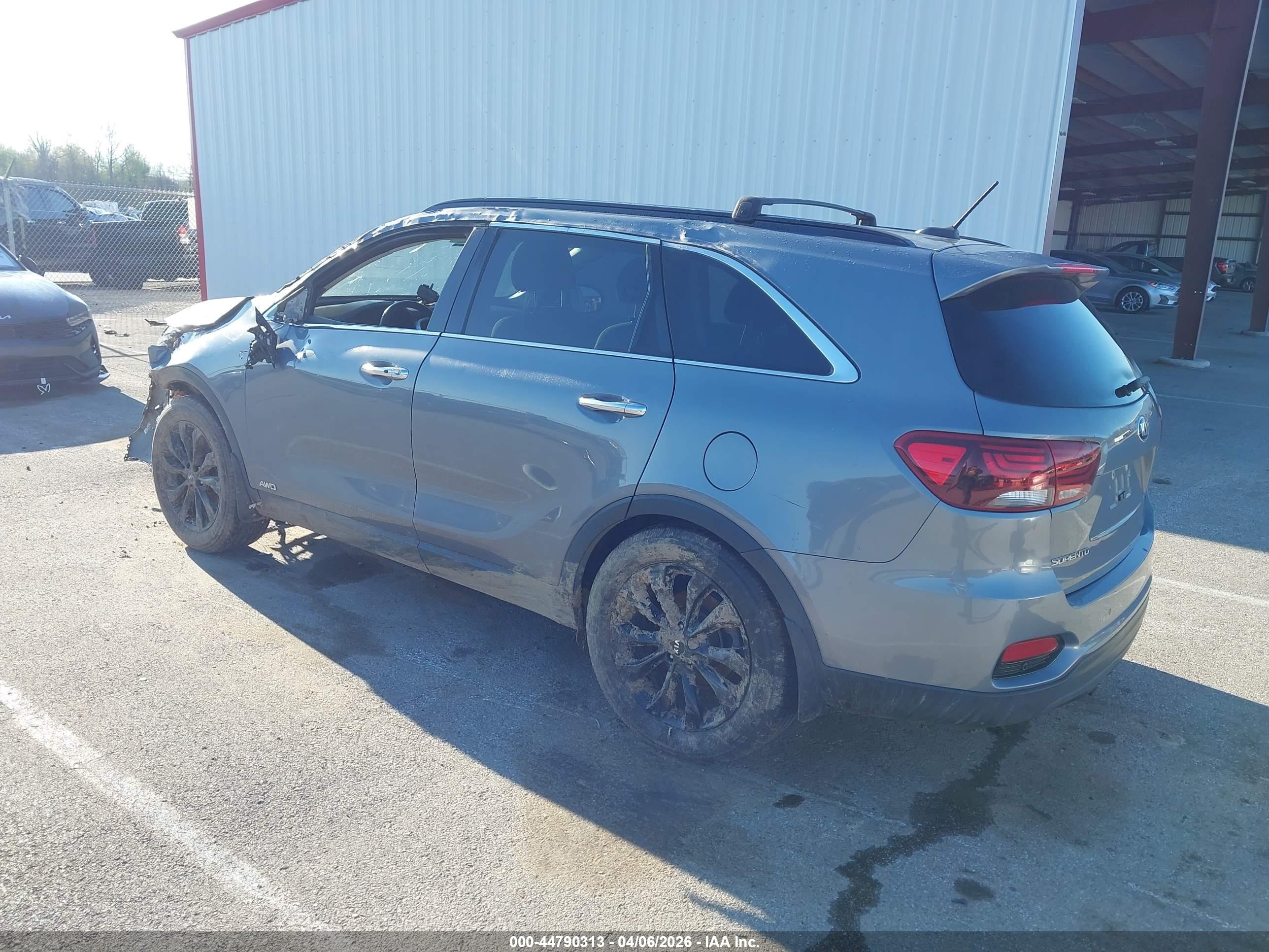 KIA SORENTO image 3