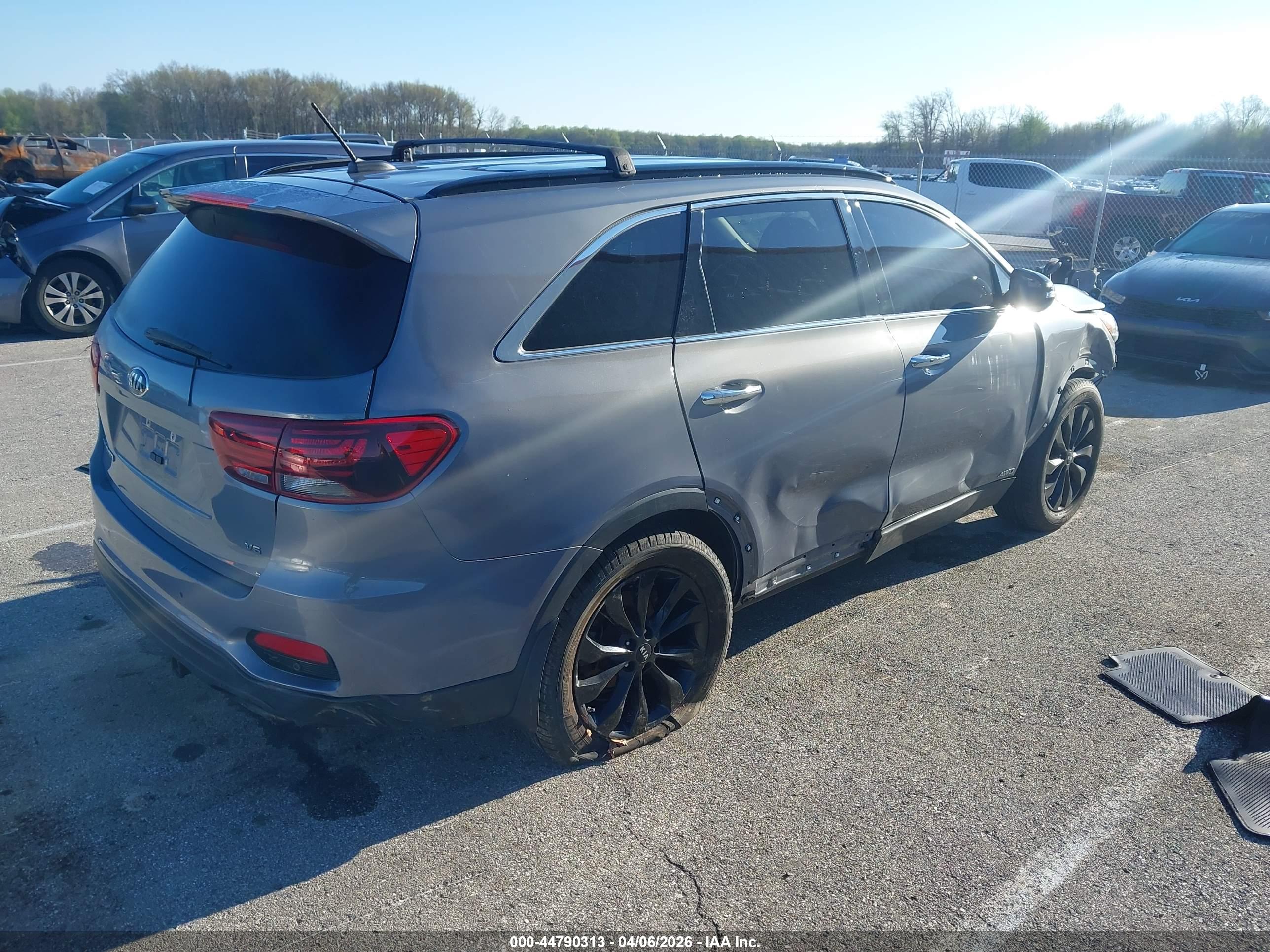 KIA SORENTO image 4