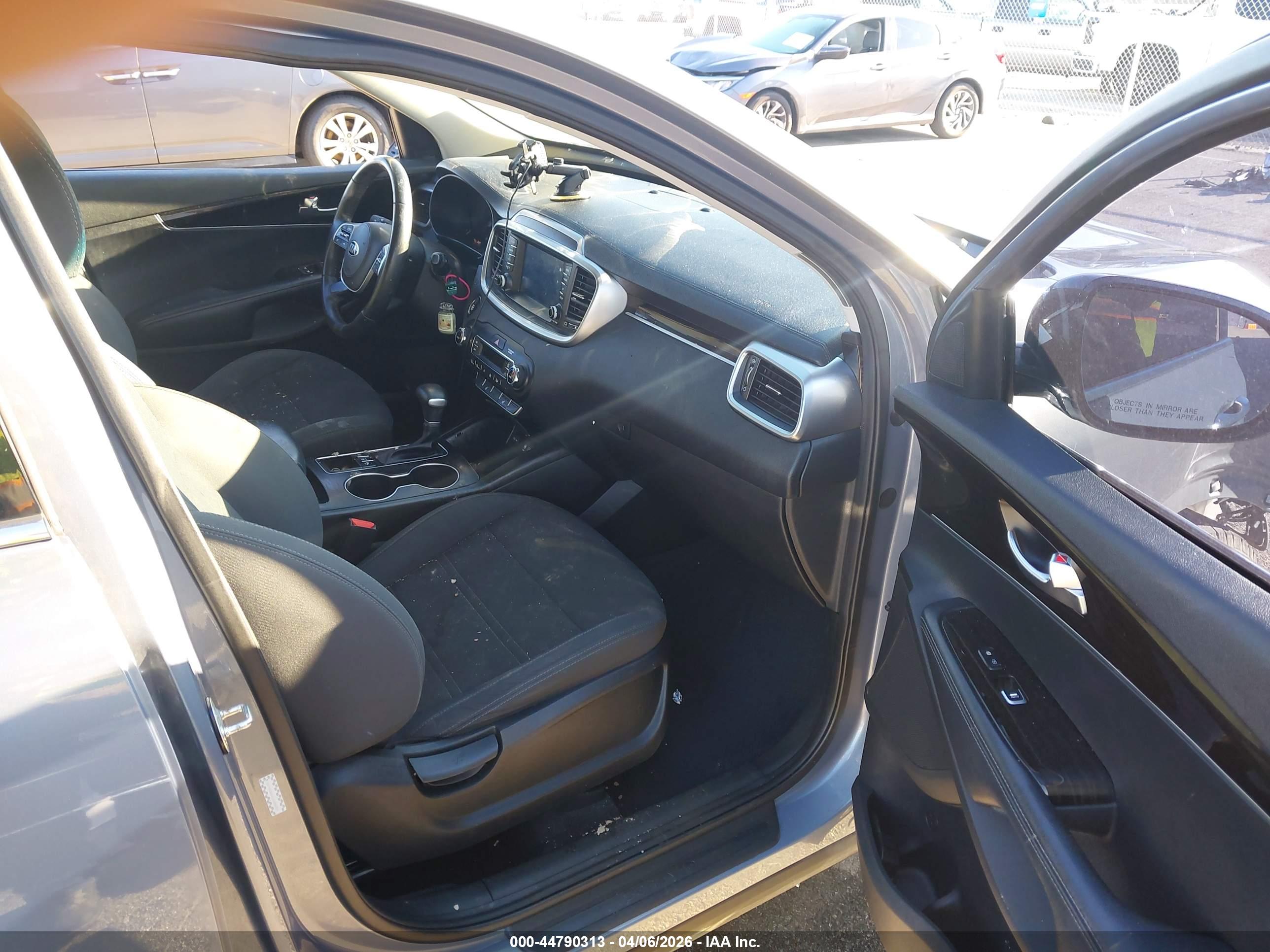 KIA SORENTO image 5
