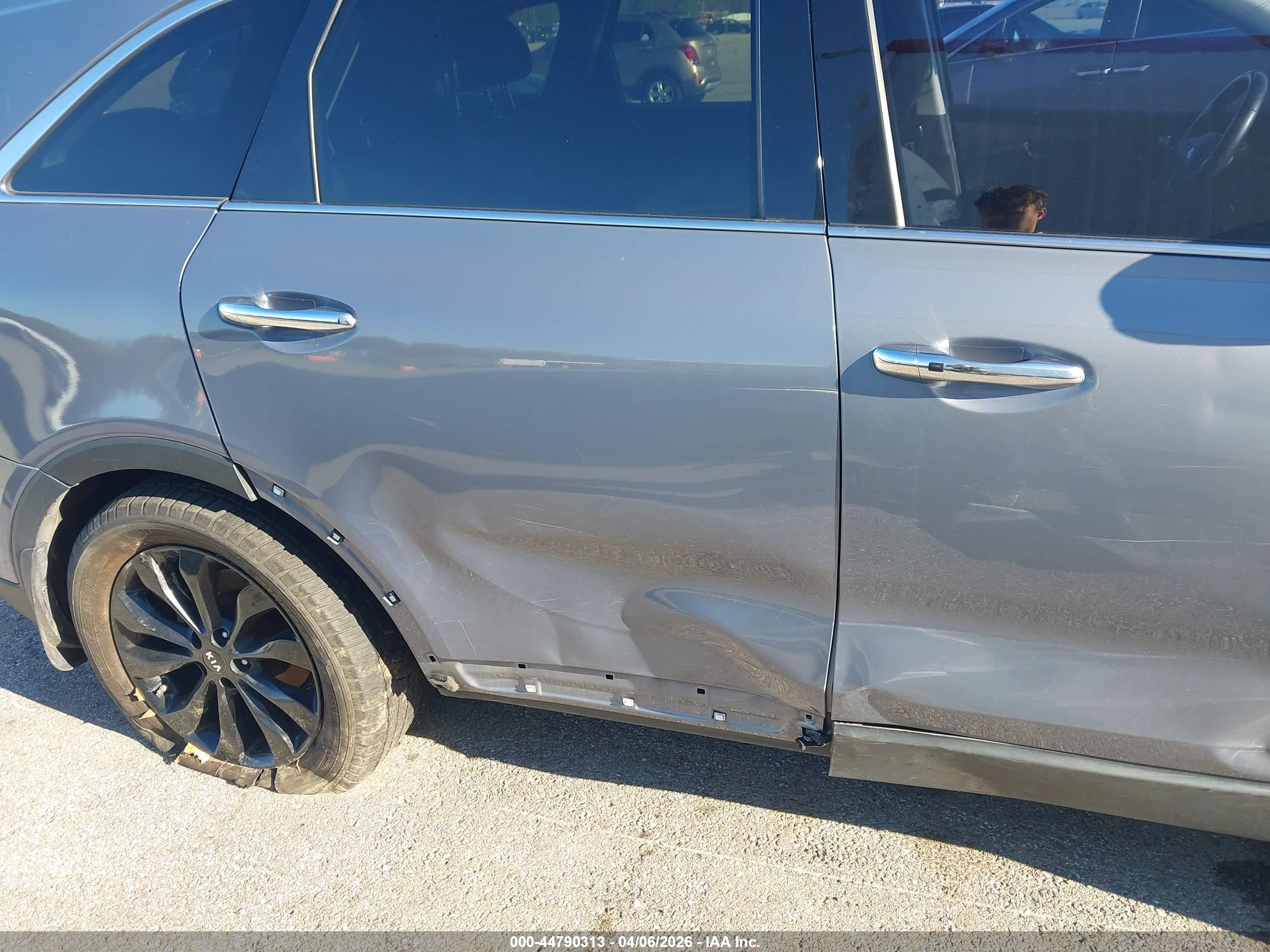 KIA SORENTO image 6