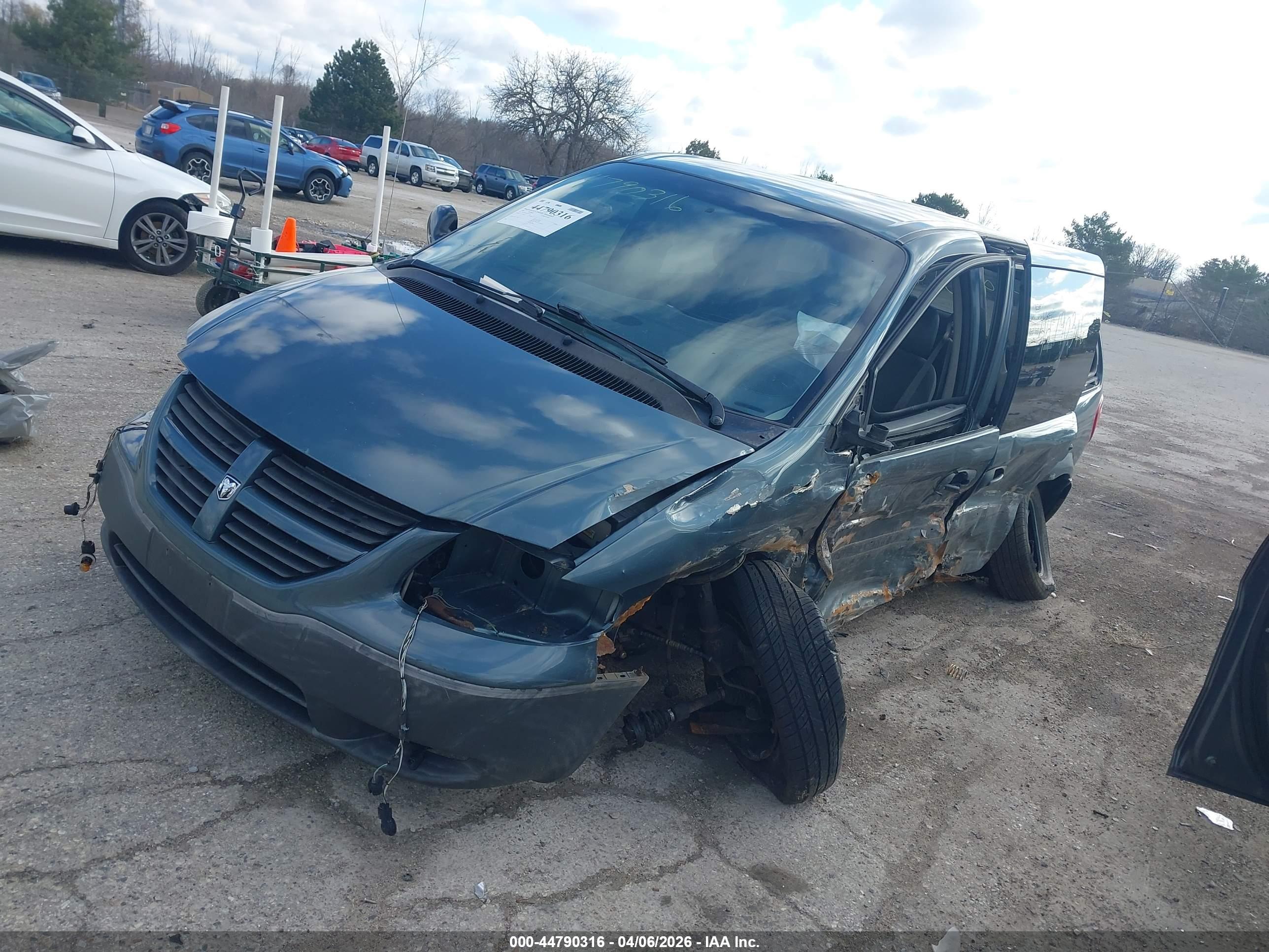 DODGE CARAVAN image 2
