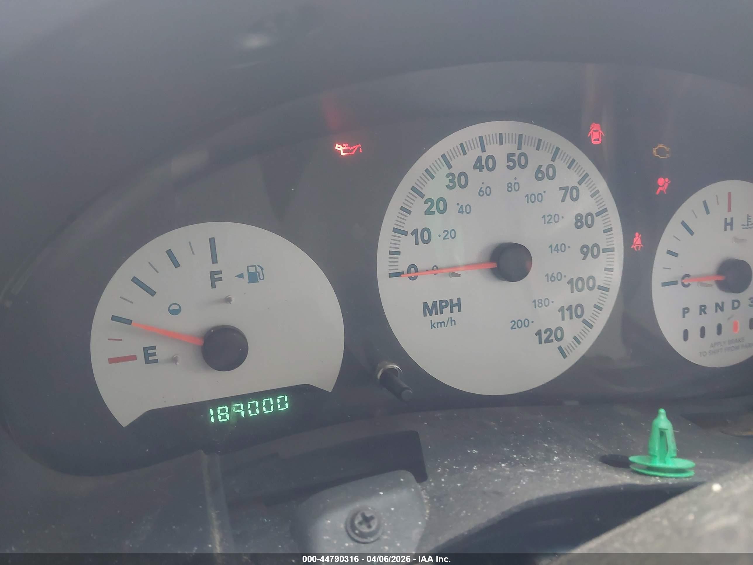 DODGE CARAVAN image 7