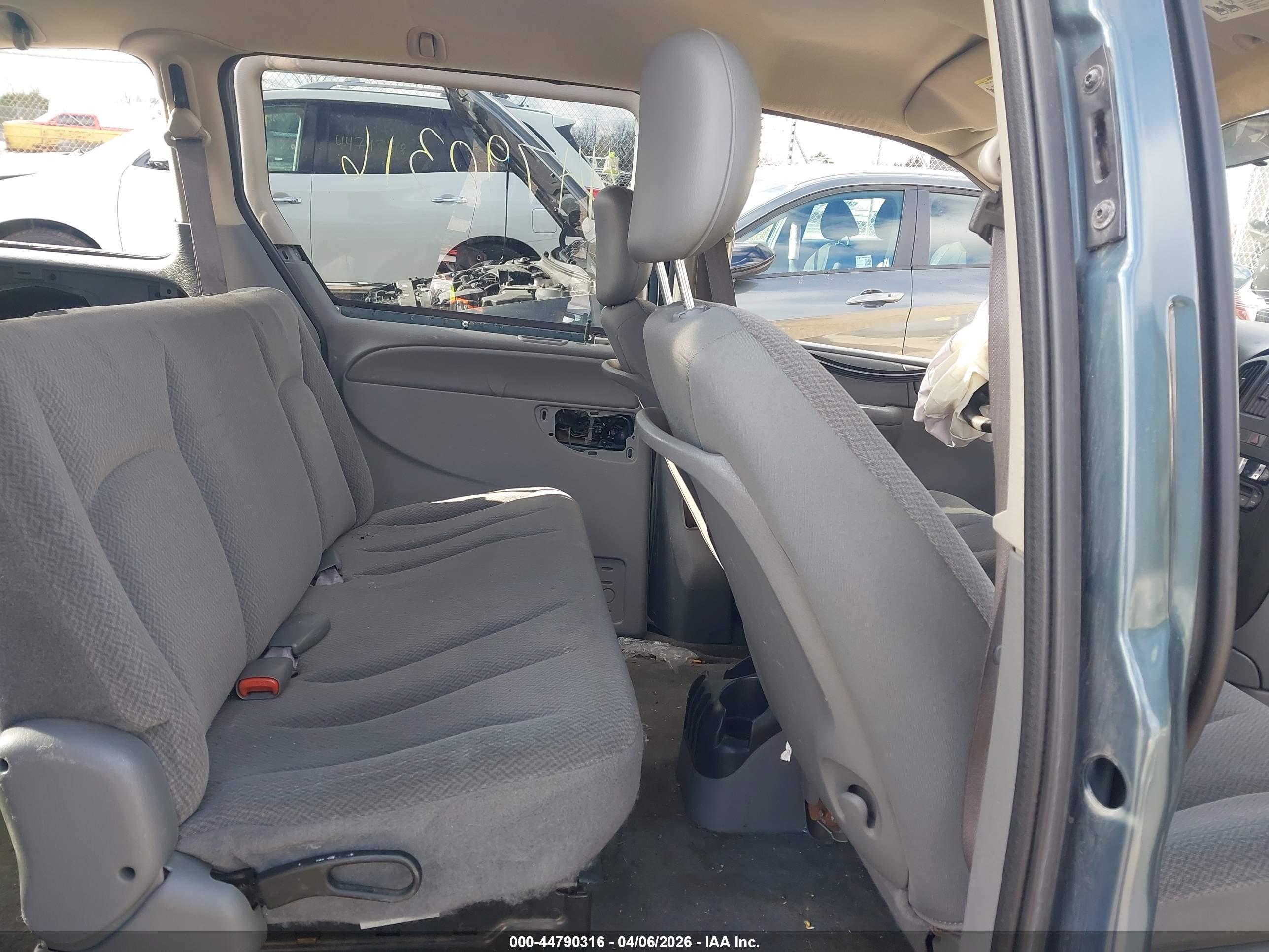 DODGE CARAVAN image 8