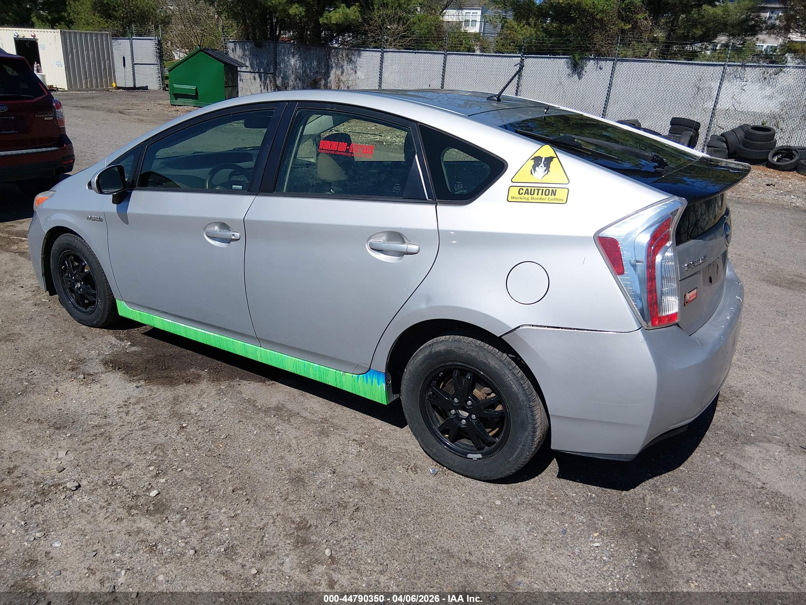 TOYOTA PRIUS image 3