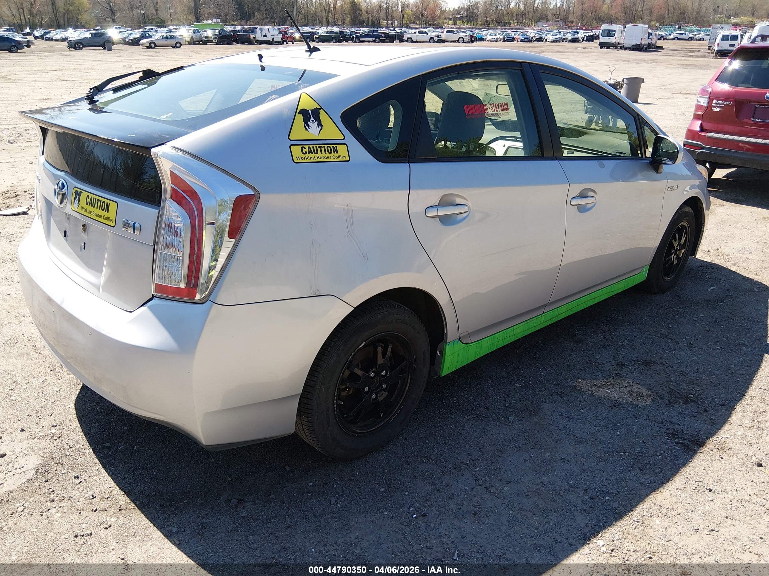 TOYOTA PRIUS image 4
